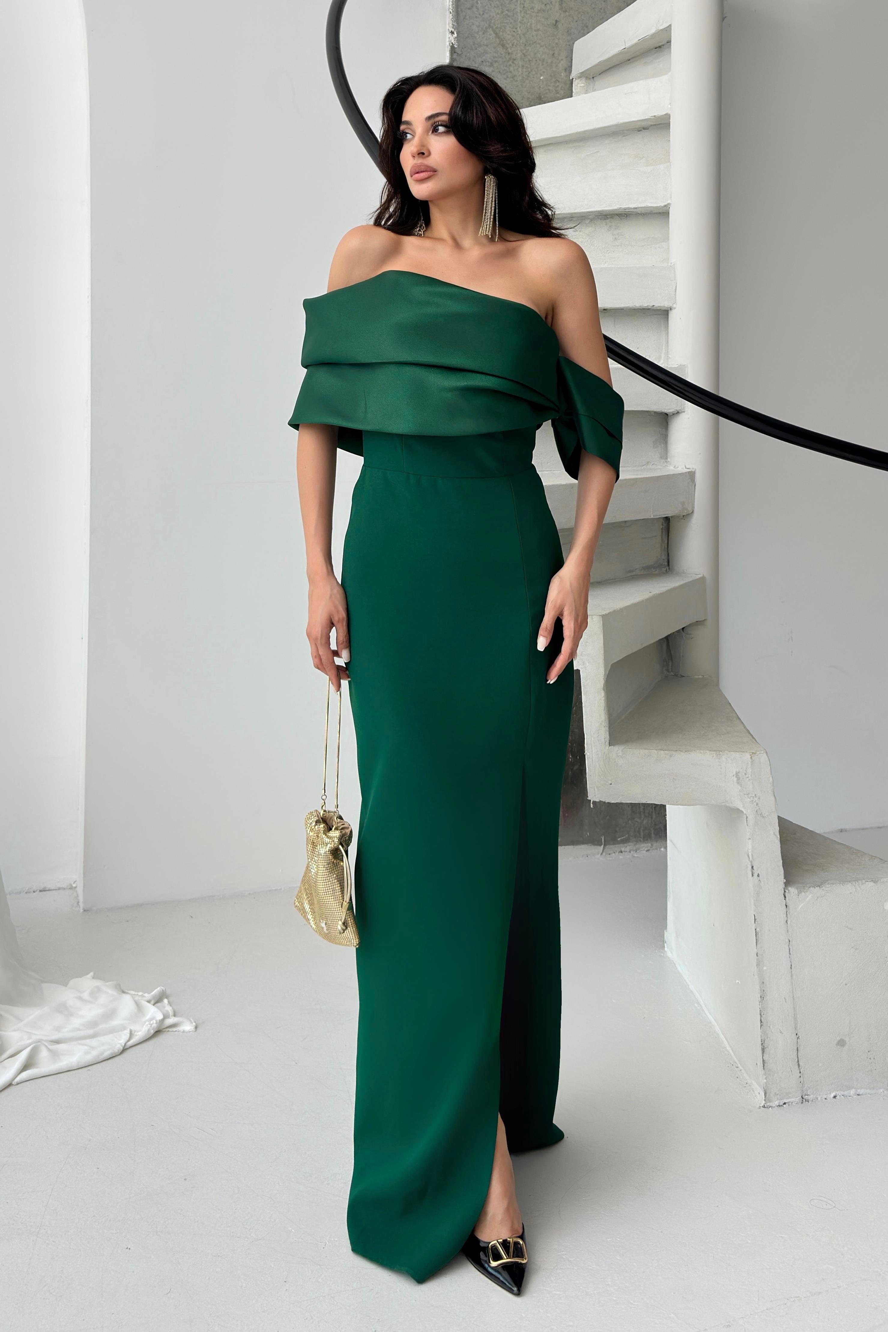 Zümrüt Yaka Detaylı Yırtmaçlı Abiye Elbise