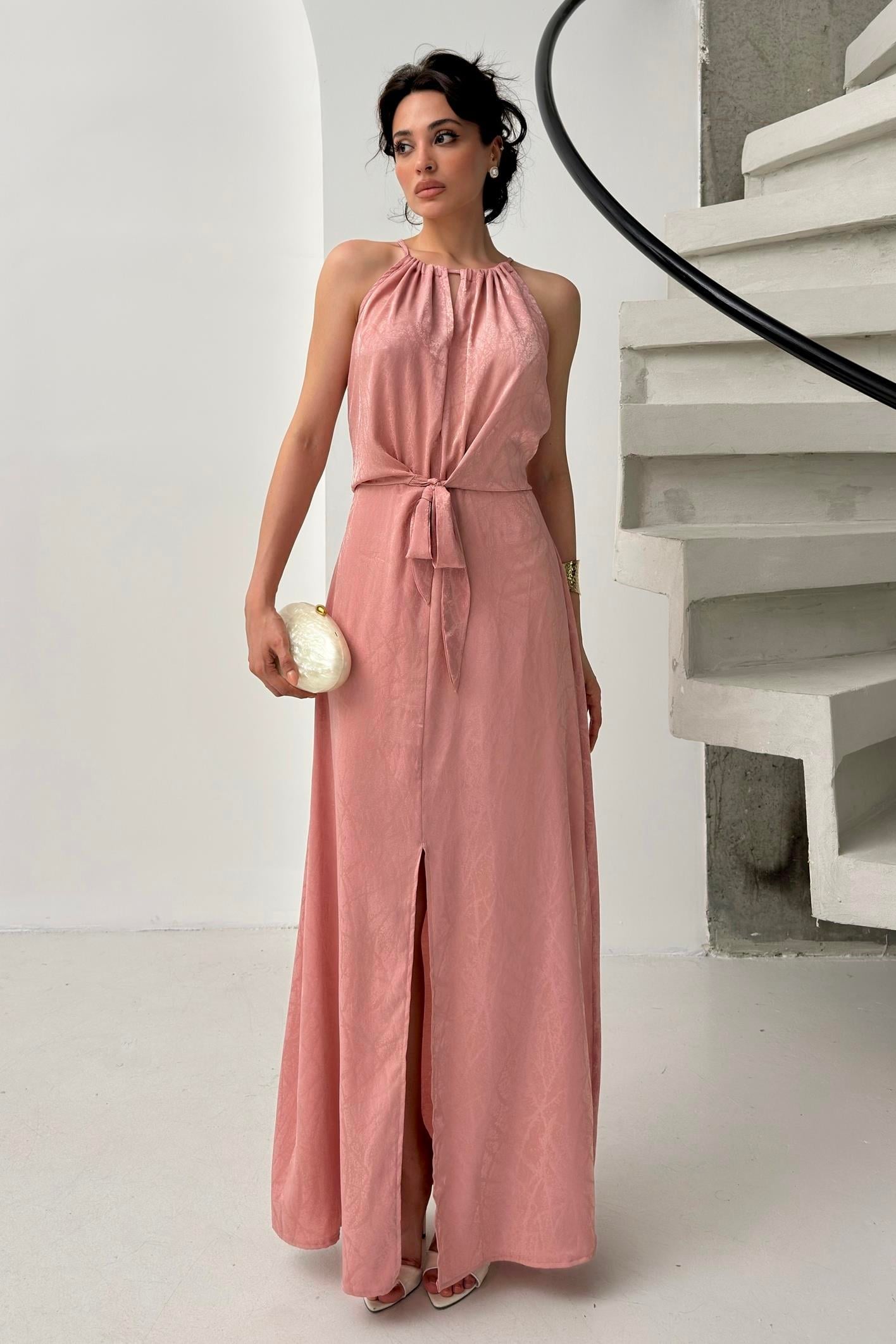 Pudra Bağlama Detaylı Yırtmaçlı Saten Elbise