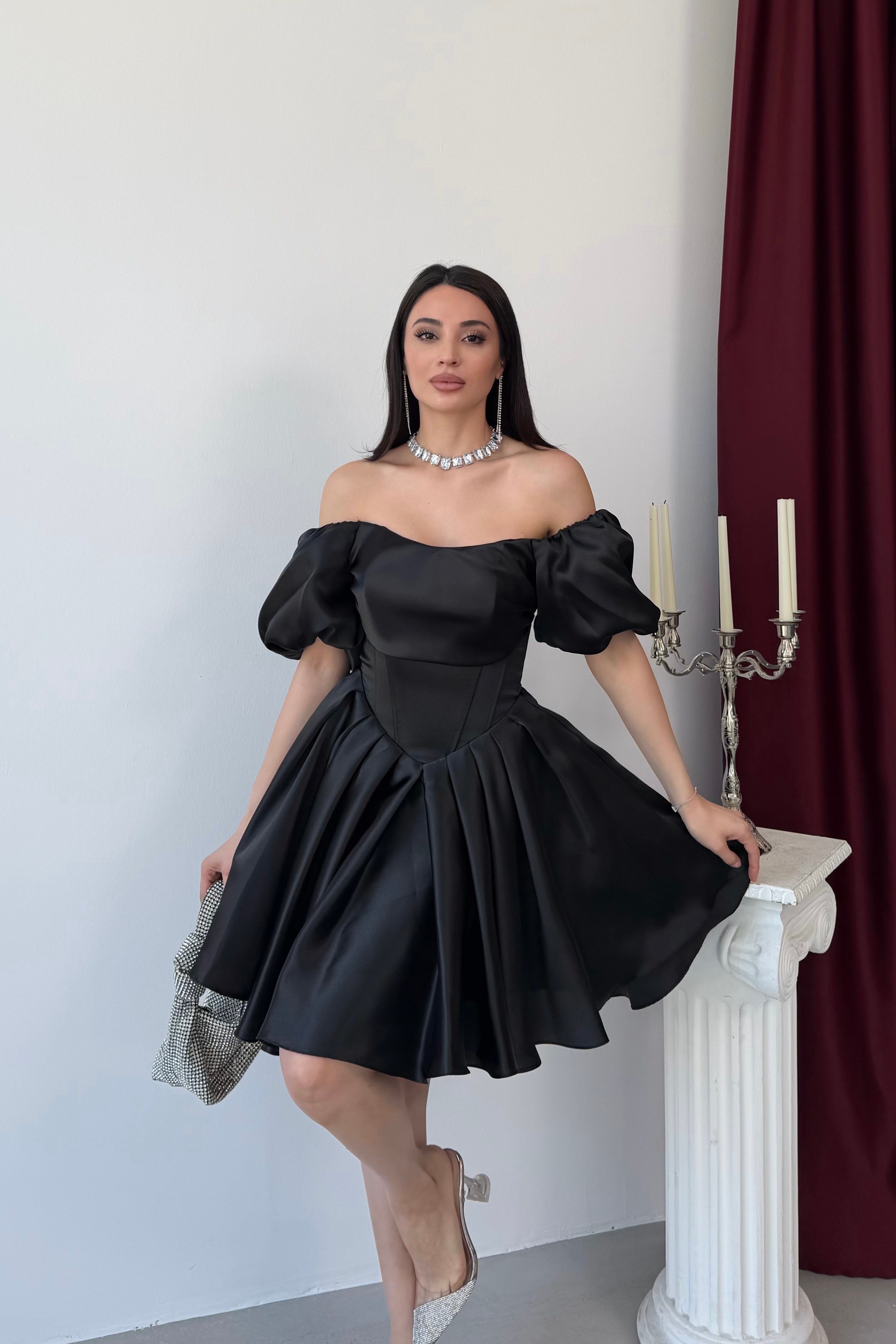 Siyah Balon Kol Korse Detaylı Kısa Mezuniyet Elbisesi