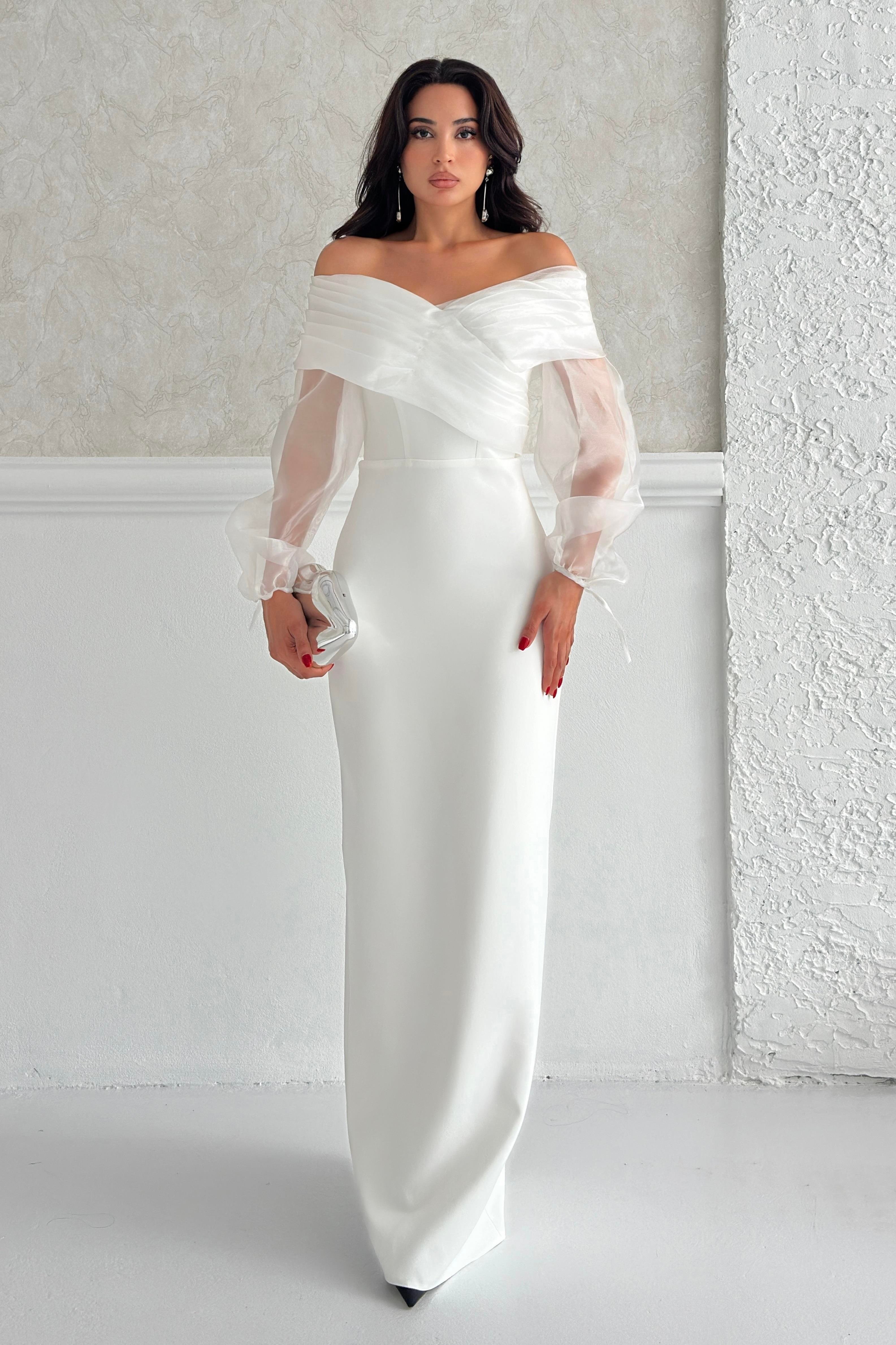 Beyaz Şifon Kol Detaylı Düşük Omuz Balık Abiye Elbise