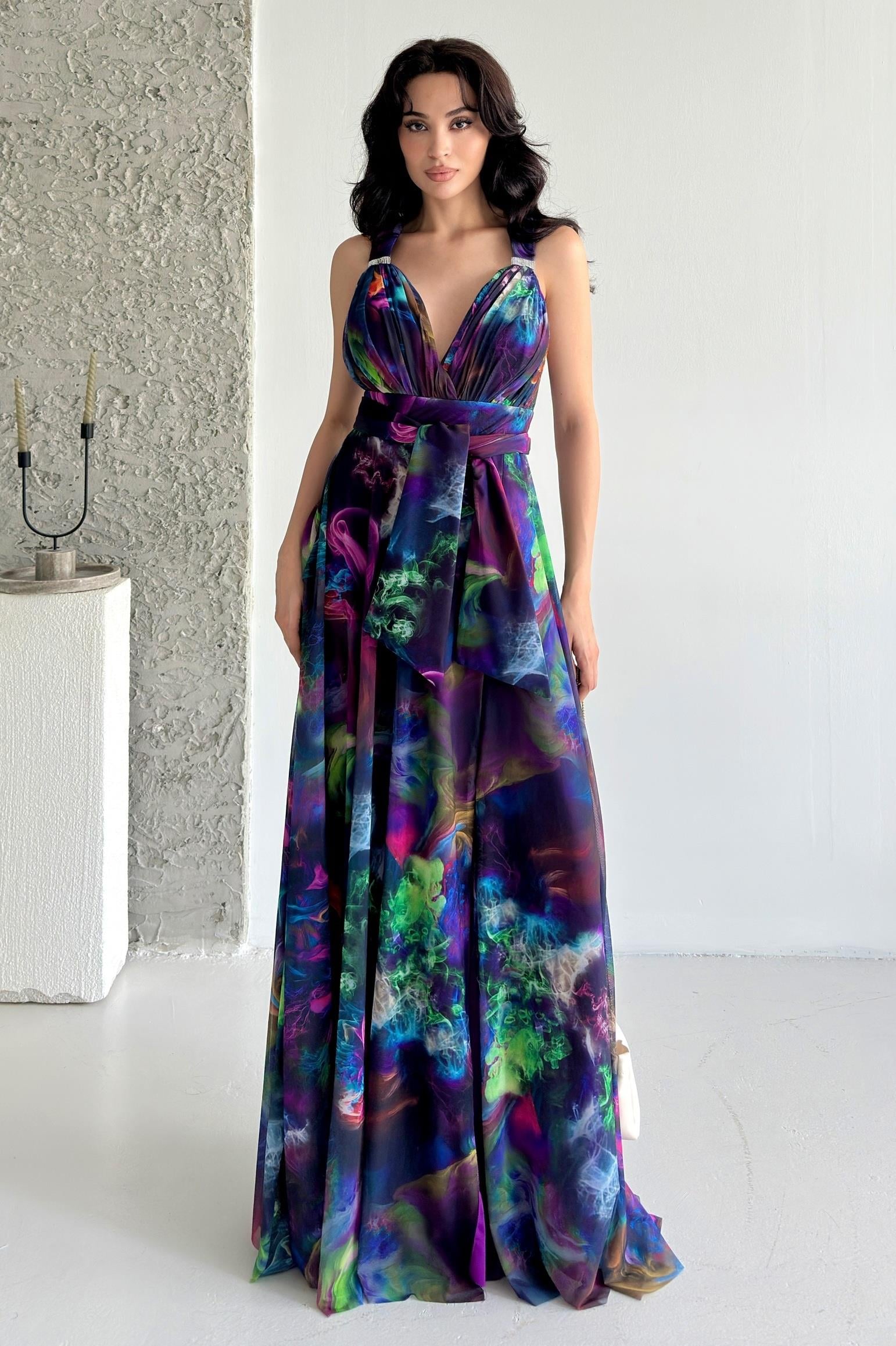 Mor Desenli Bağlamalı  Yırtmaç Detaylı Maxi Şifon Abiye 