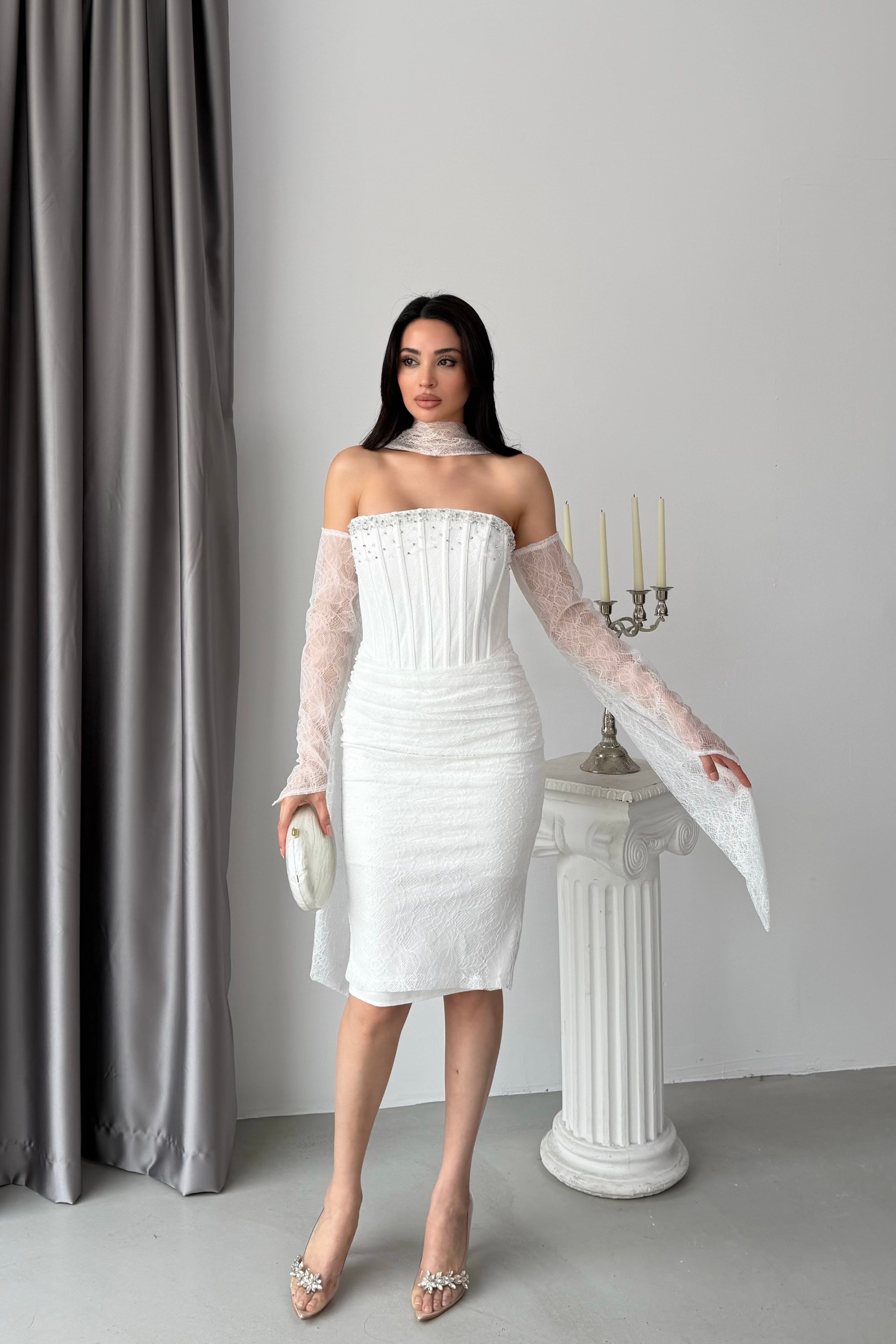 Beyaz Taş İşlemeli Fularlı Eldivenli Dantel Midi Abiye Elbise