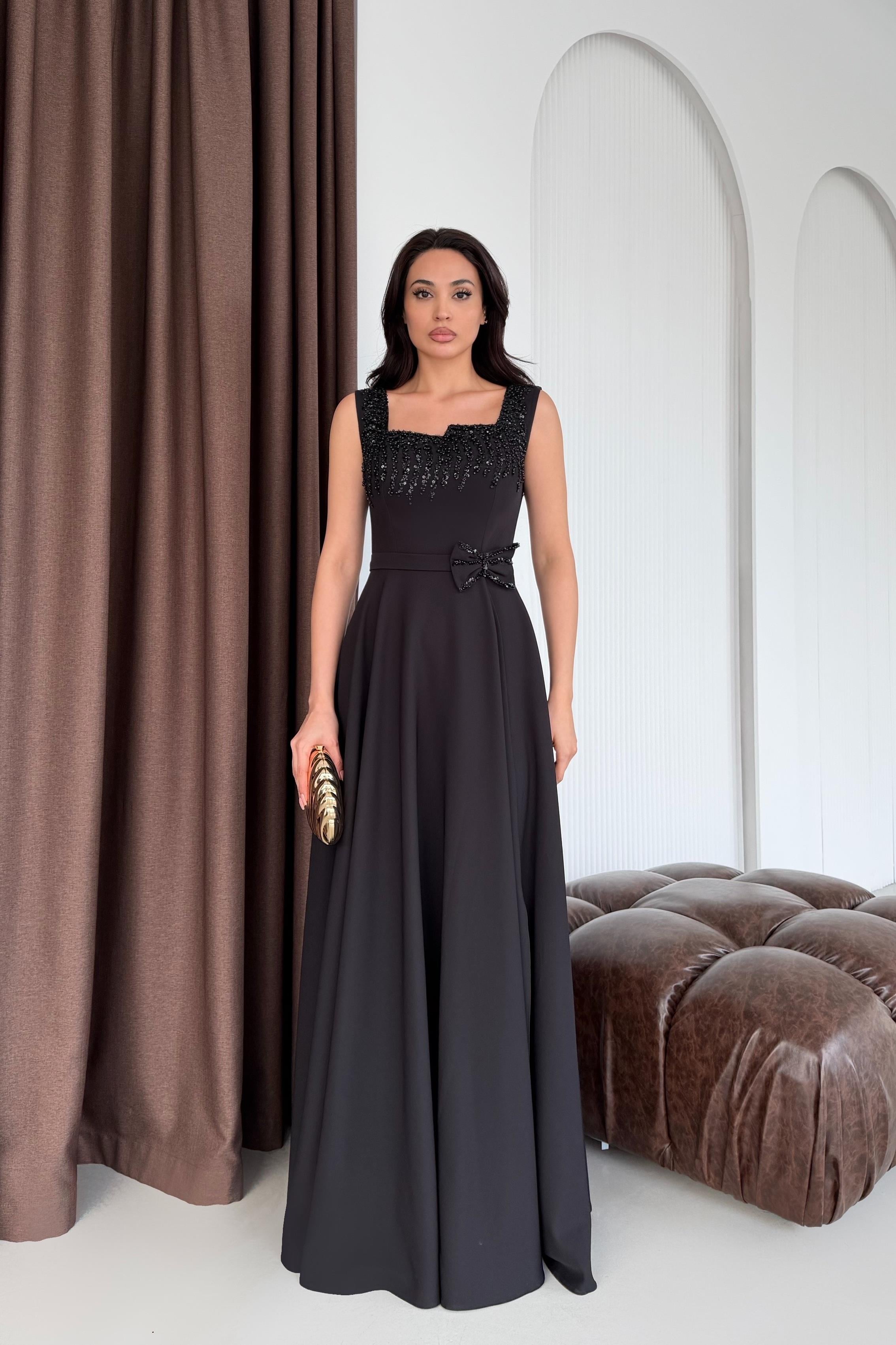 Siyah Asimetrik Yaka Taş İşlemeli Abiye Elbise