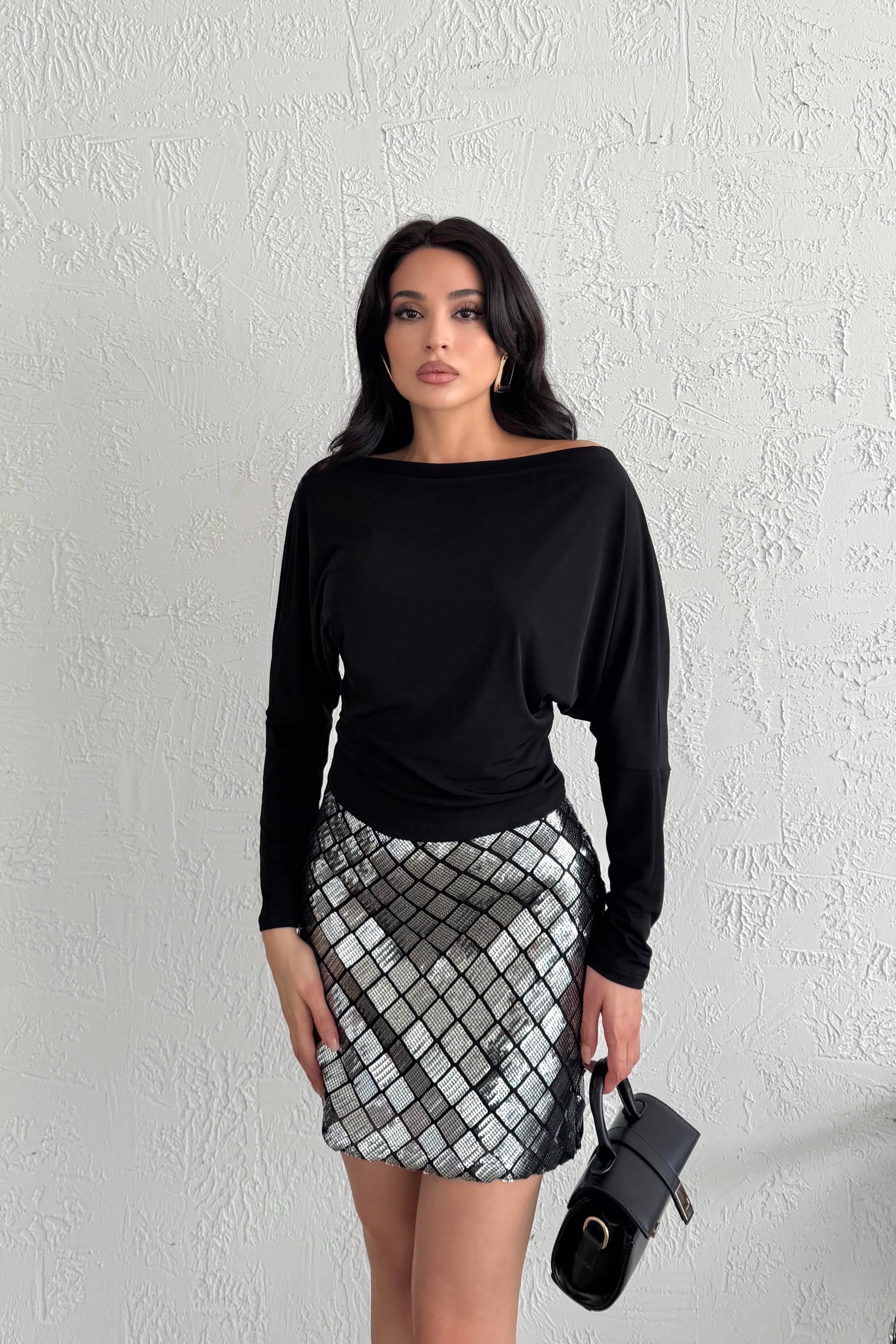 Siyah Kayık Yaka Düşük Omuz Bluz