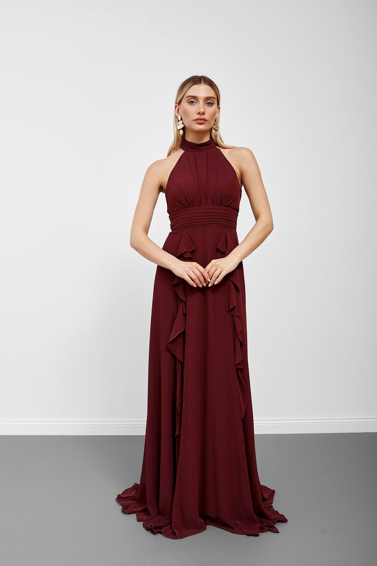Bordo Halter Yaka Volanlı Şifon Abiye Elbise