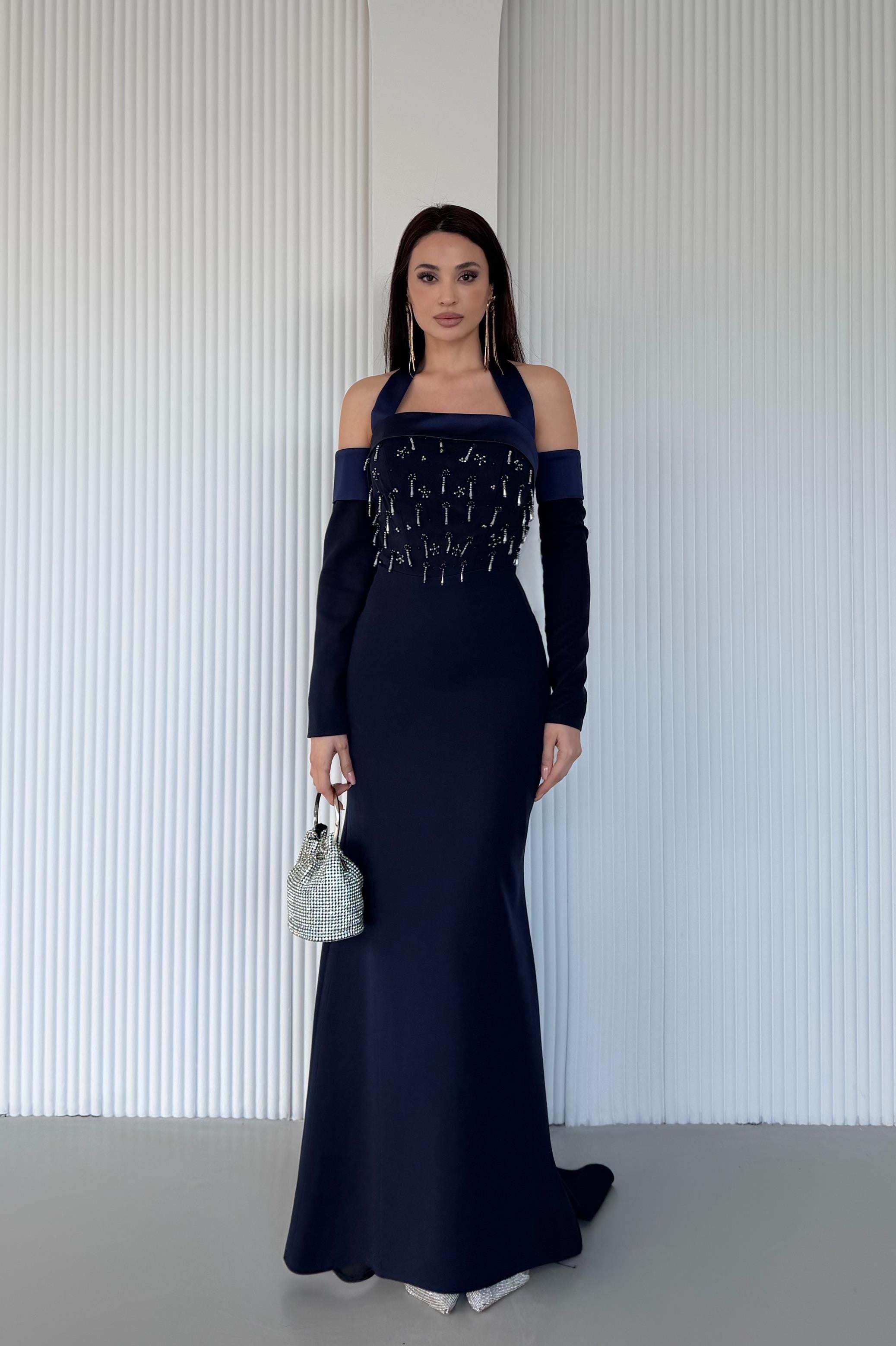 Lacivert Taş İşlemeli Kol Detaylı Askılı Abiye Elbise