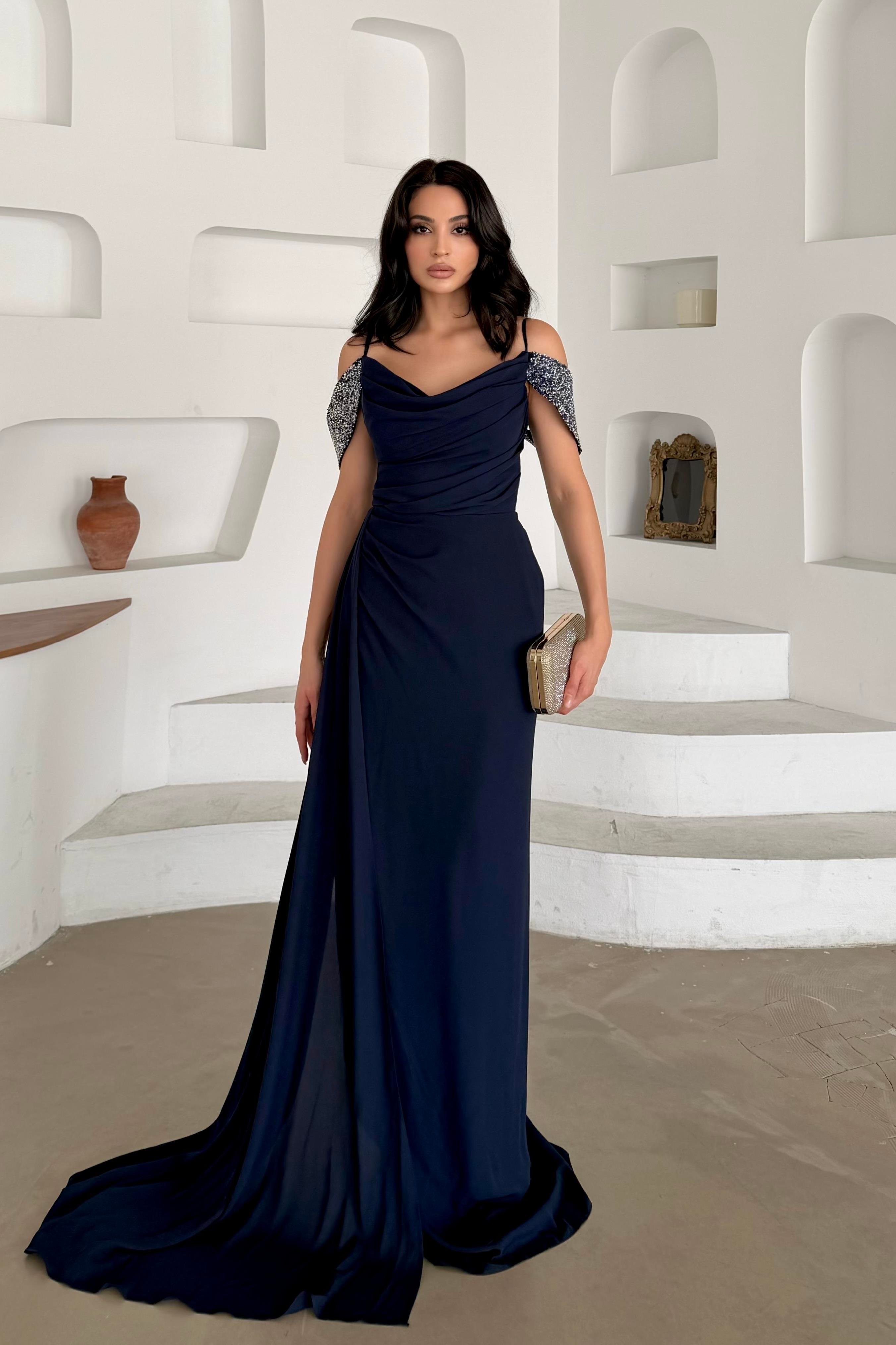 Lacivert İp Askılı Omzu Taş Detaylı Yırtmaçlı Abiye Elbise