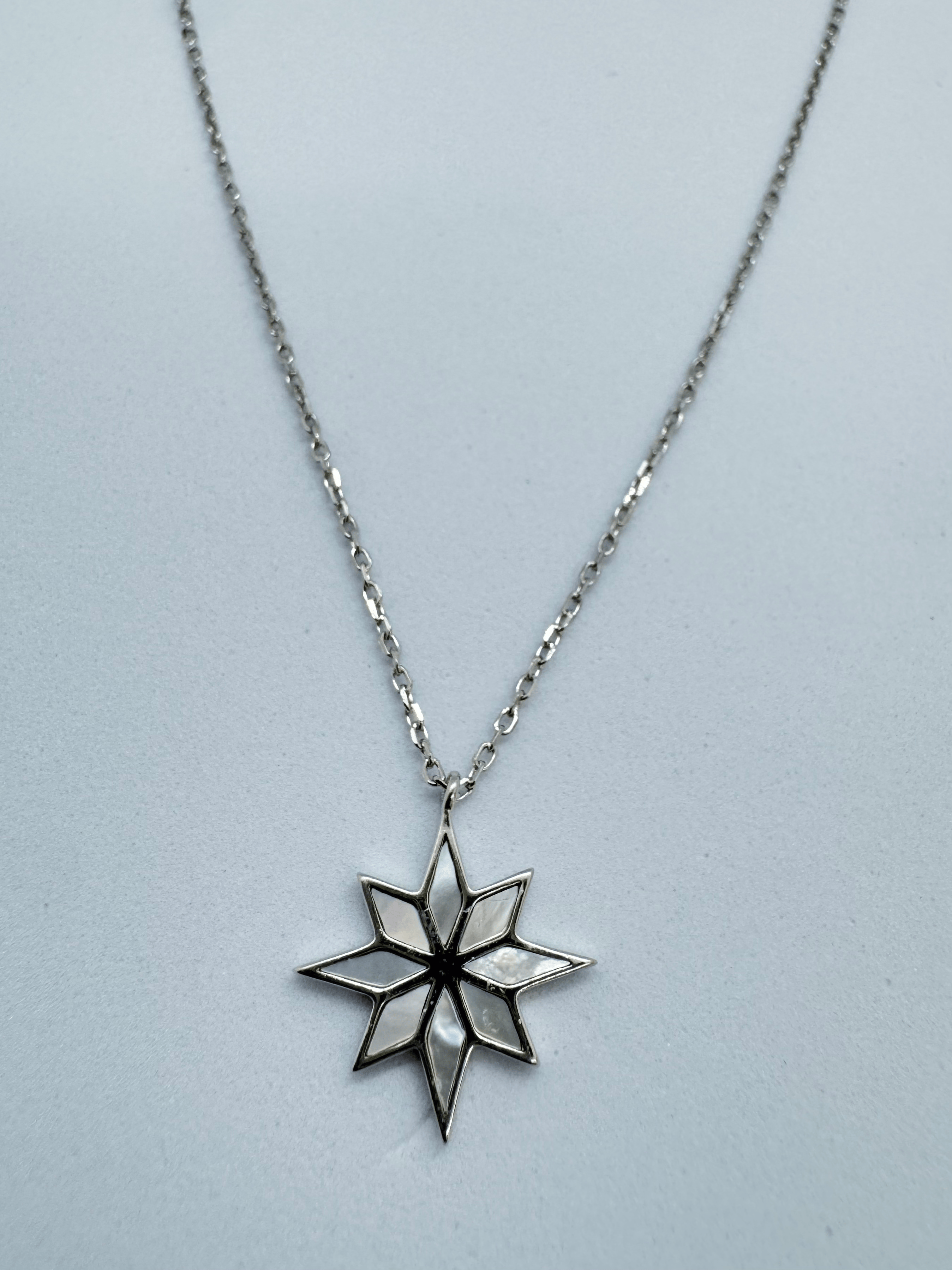 BEYAZ OPAL LOTUS KOLYE
