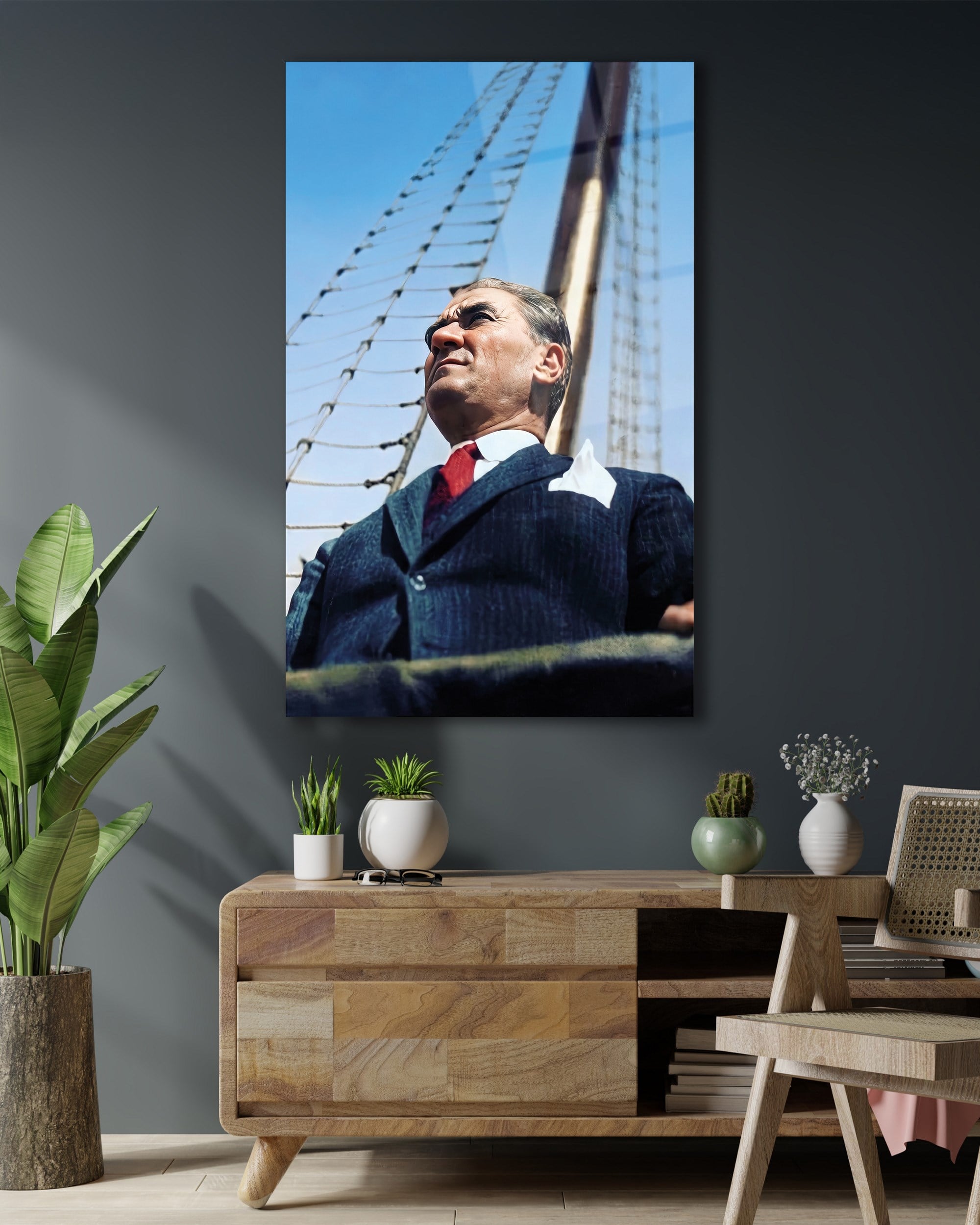 Ufka Bakan Atatürk Cam Tablo | Gemi Güvertesinde Premium Temperli Cam Duvar Tablosu