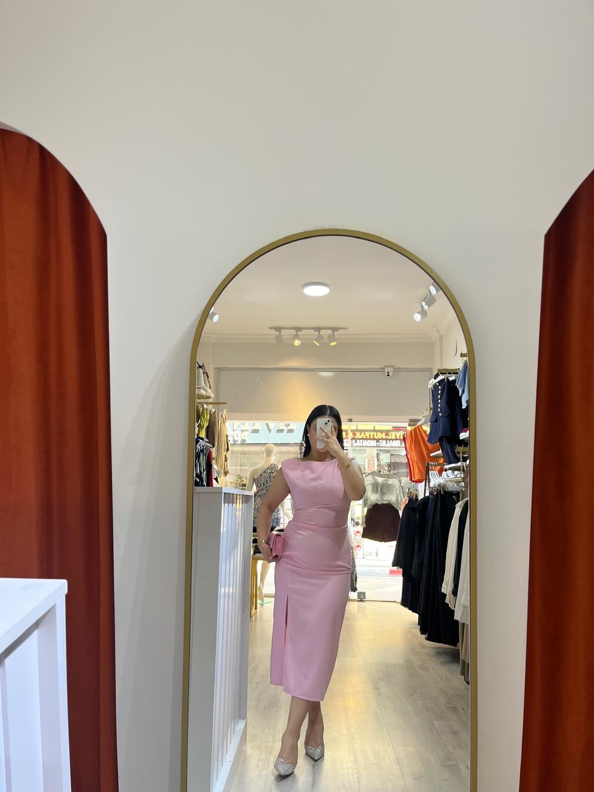 Drape Detaylı Vatkalı Şeker Pembe Midi Elbise