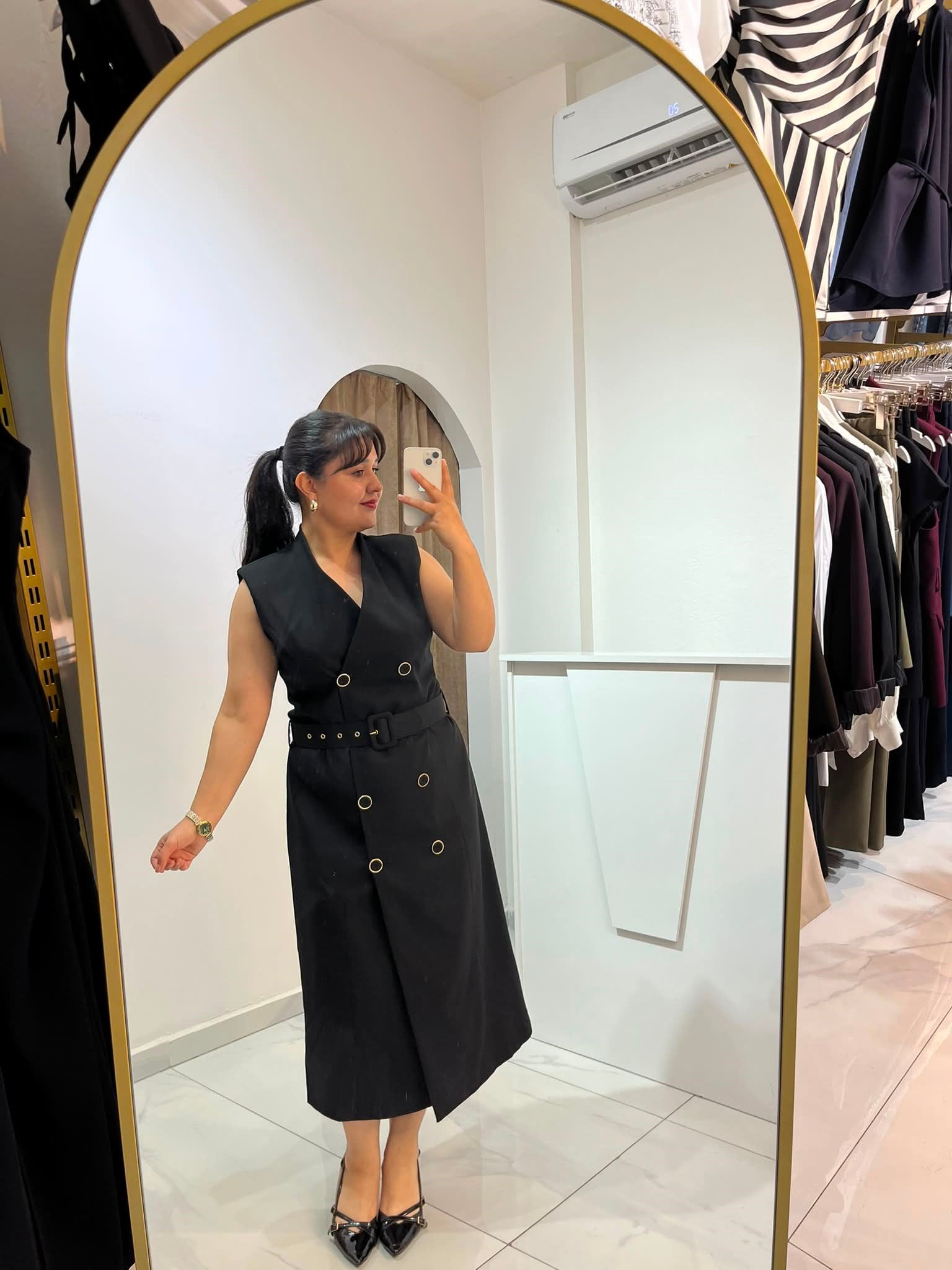 Düğme Detaylı Kemerli Siyah Midi Boy Elbise