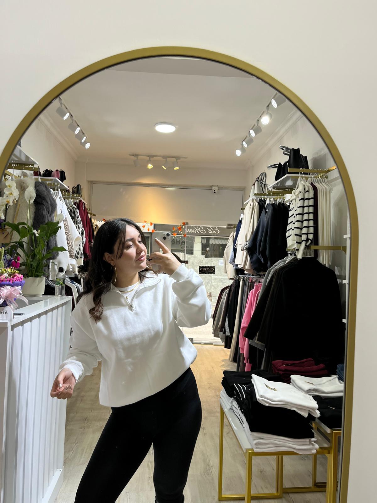 Yaka Fermuarlı Beyaz Sweatshirt