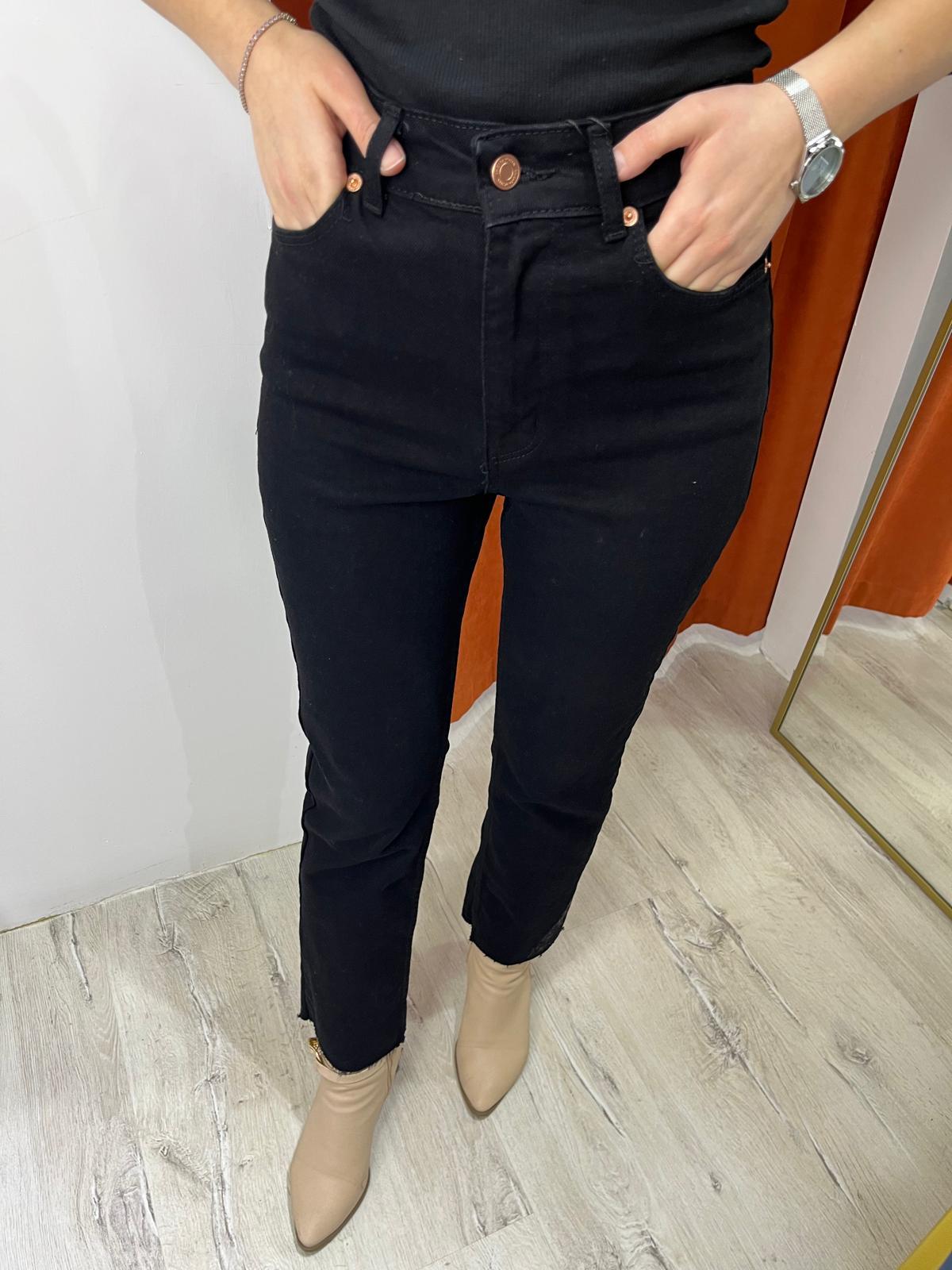 Zr Etiketli Siyah Straight Jean