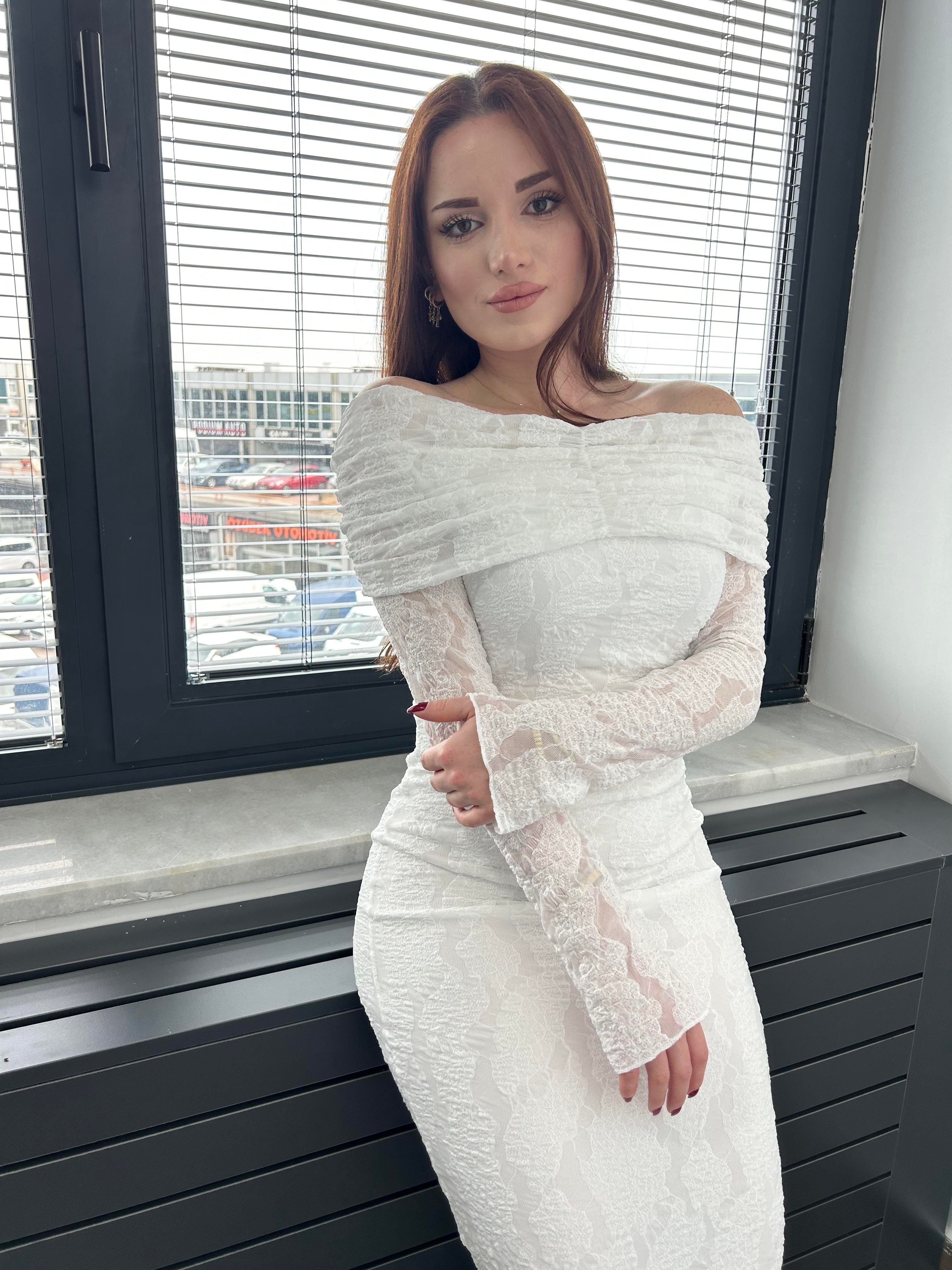 Kayık Yaka Dantel Elbise
