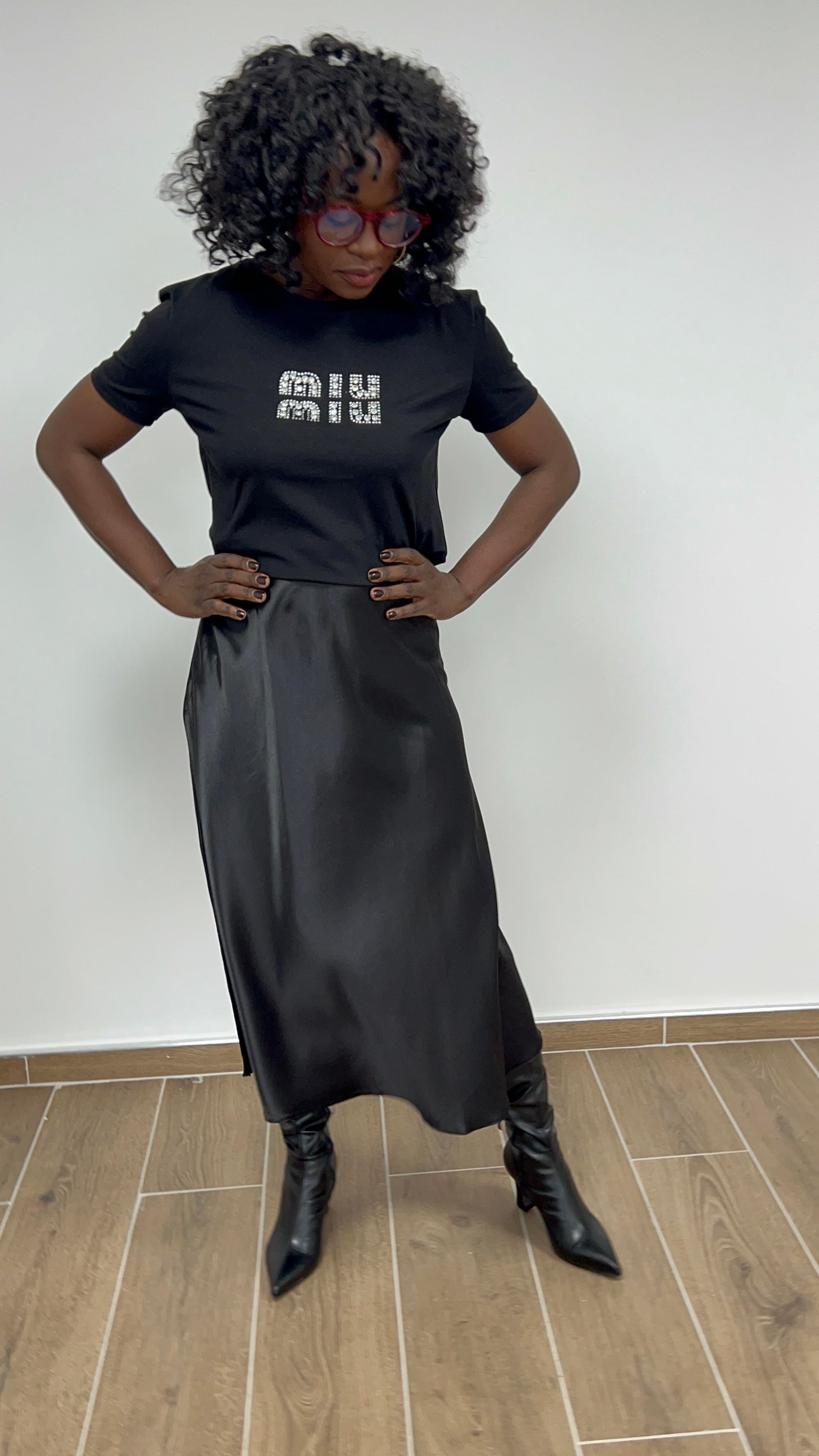 Siyah Taş Detaylı T-shirt
