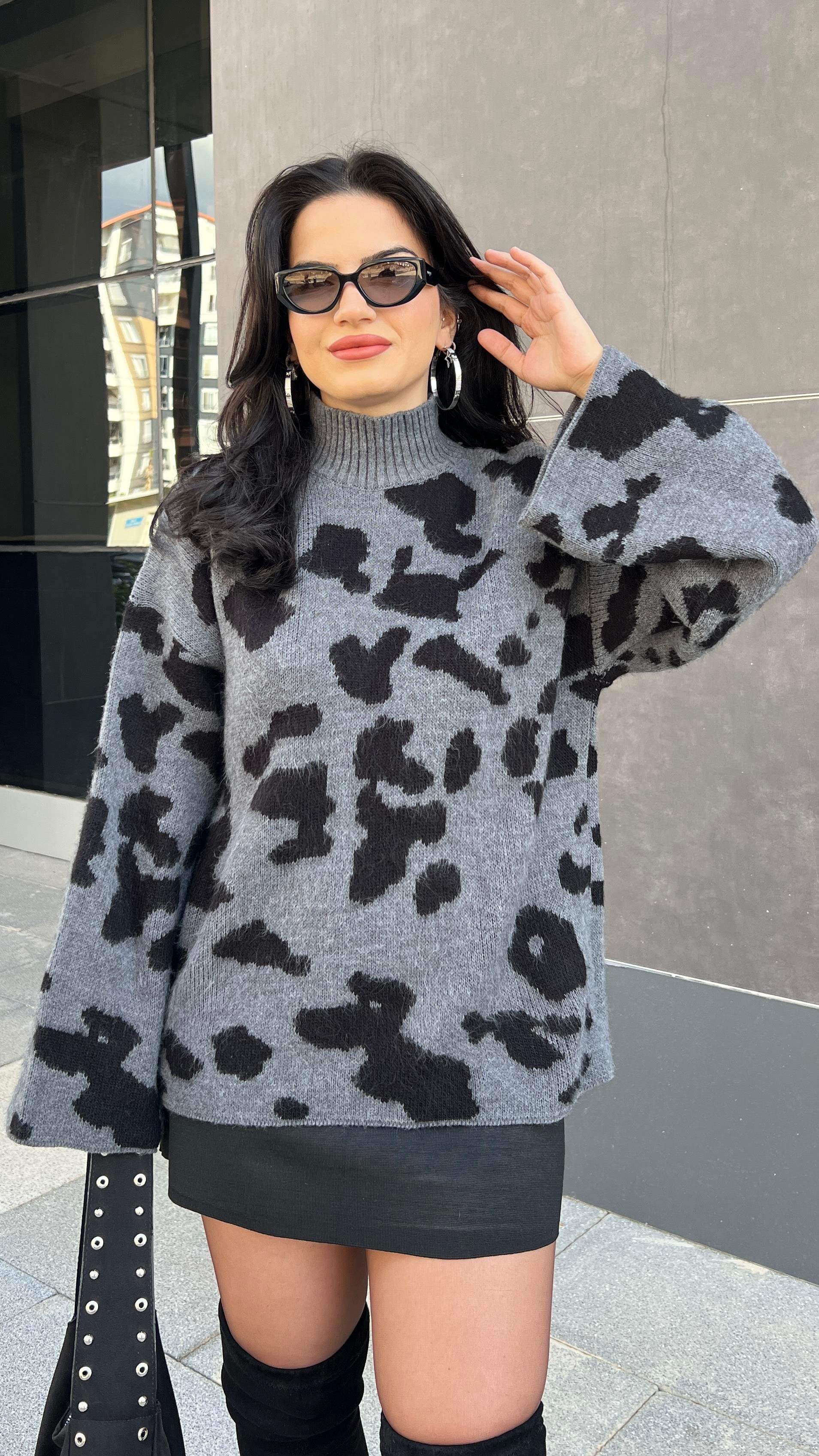 GRİ SİYAH LEOPAR DESEN KAZAK