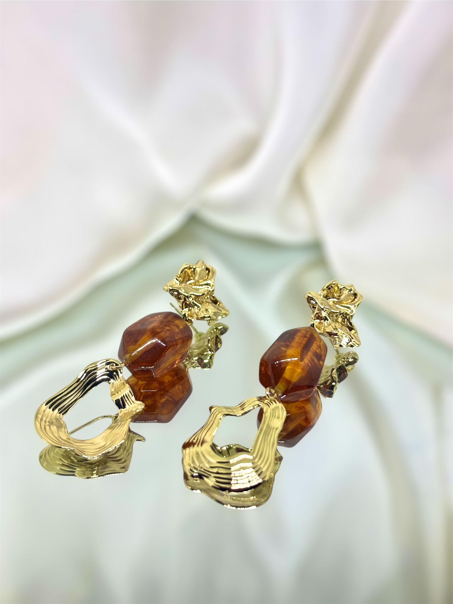 Kahverengi Boncuklu Vintage Gold Küpe