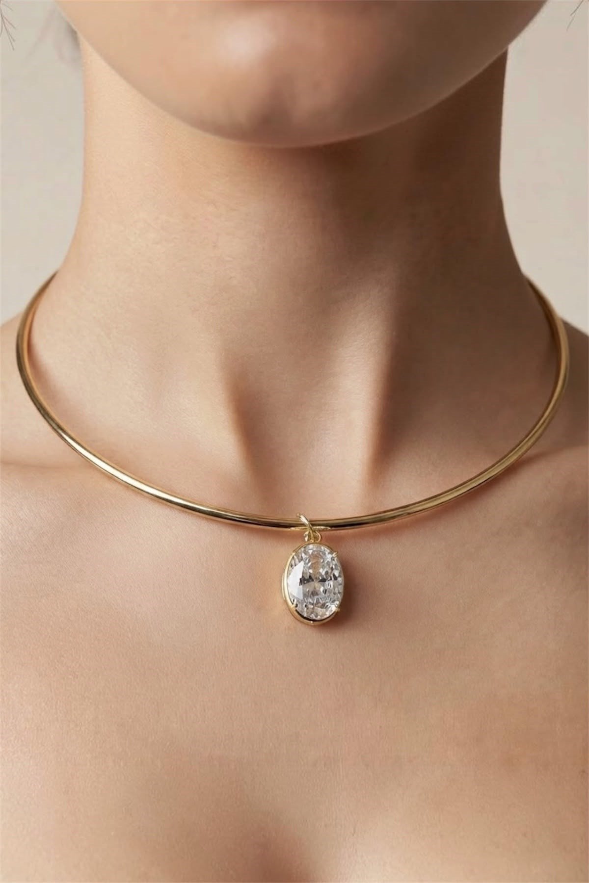 MatmazelLavinya Dikey Büyük Oval Kesim Zirkon Detaylı Altın Kaplama Choker Kolye