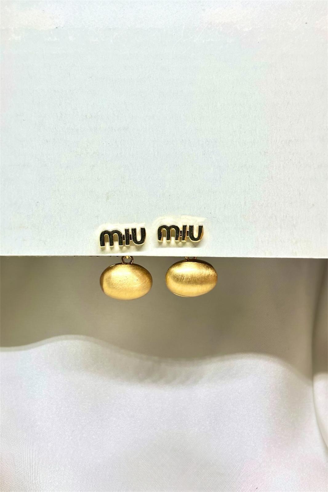 MIU Serisi Gold Yazılı Küpe