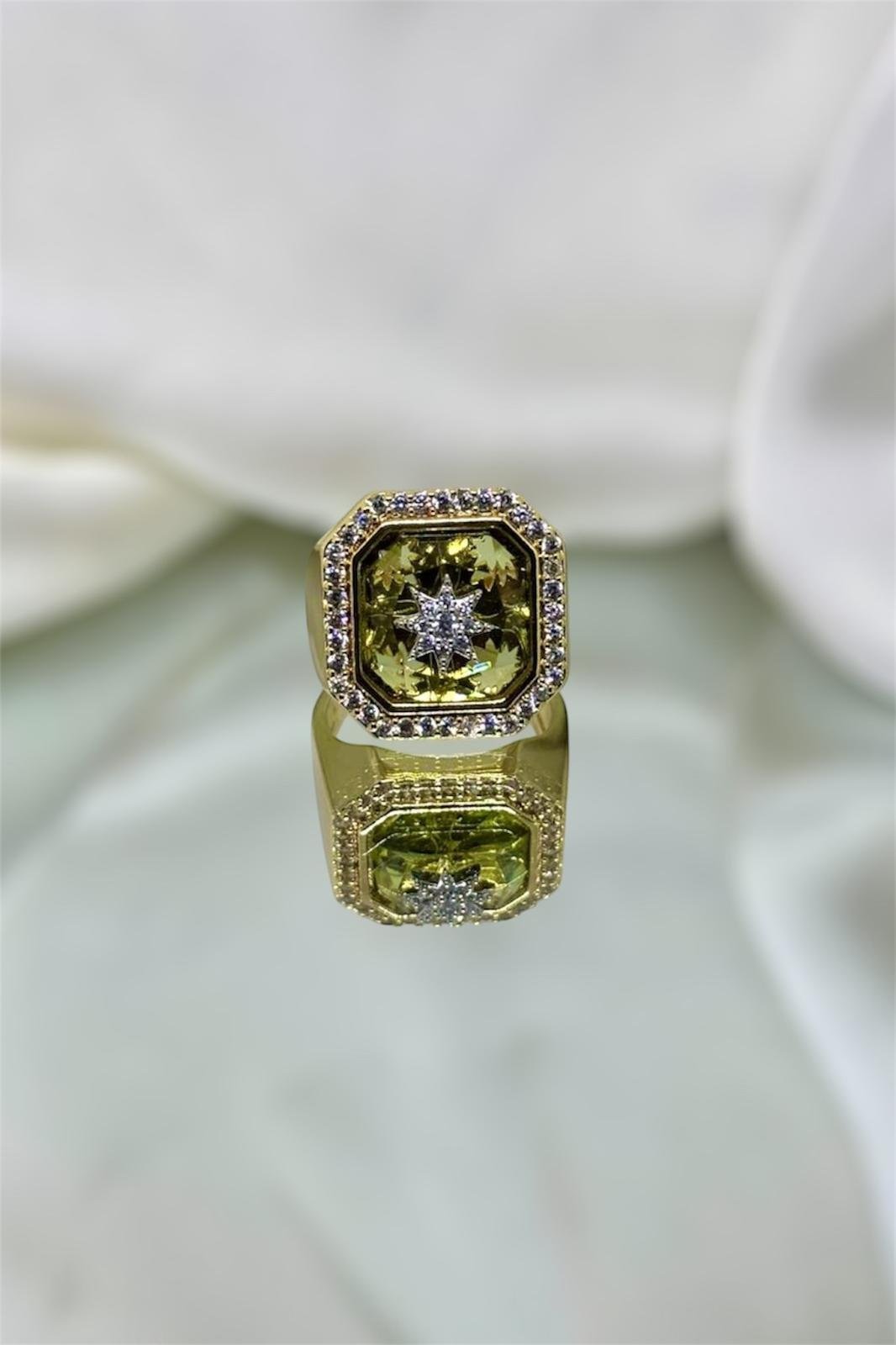 Yeşil Ve Zirkon Taşlı Yıldız Motifli Ayarlanabilir Kare Gold Yüzük