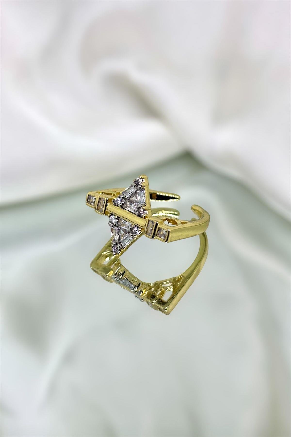 Zirkon Taşlı Üçgen Model Ayaarlanabilir Gold Yüzük