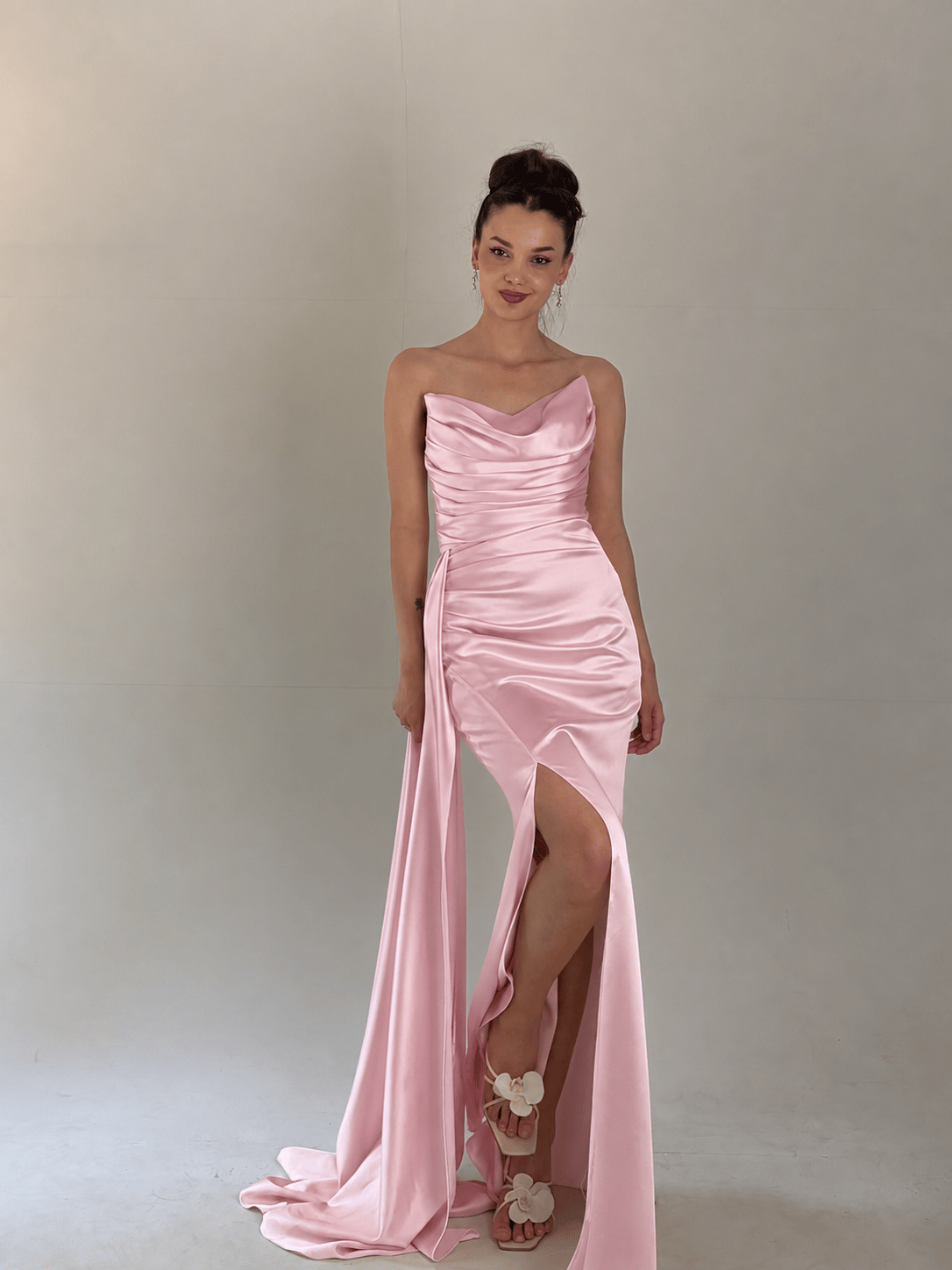 Pembe Straplez Yırtmaçlı Abiye