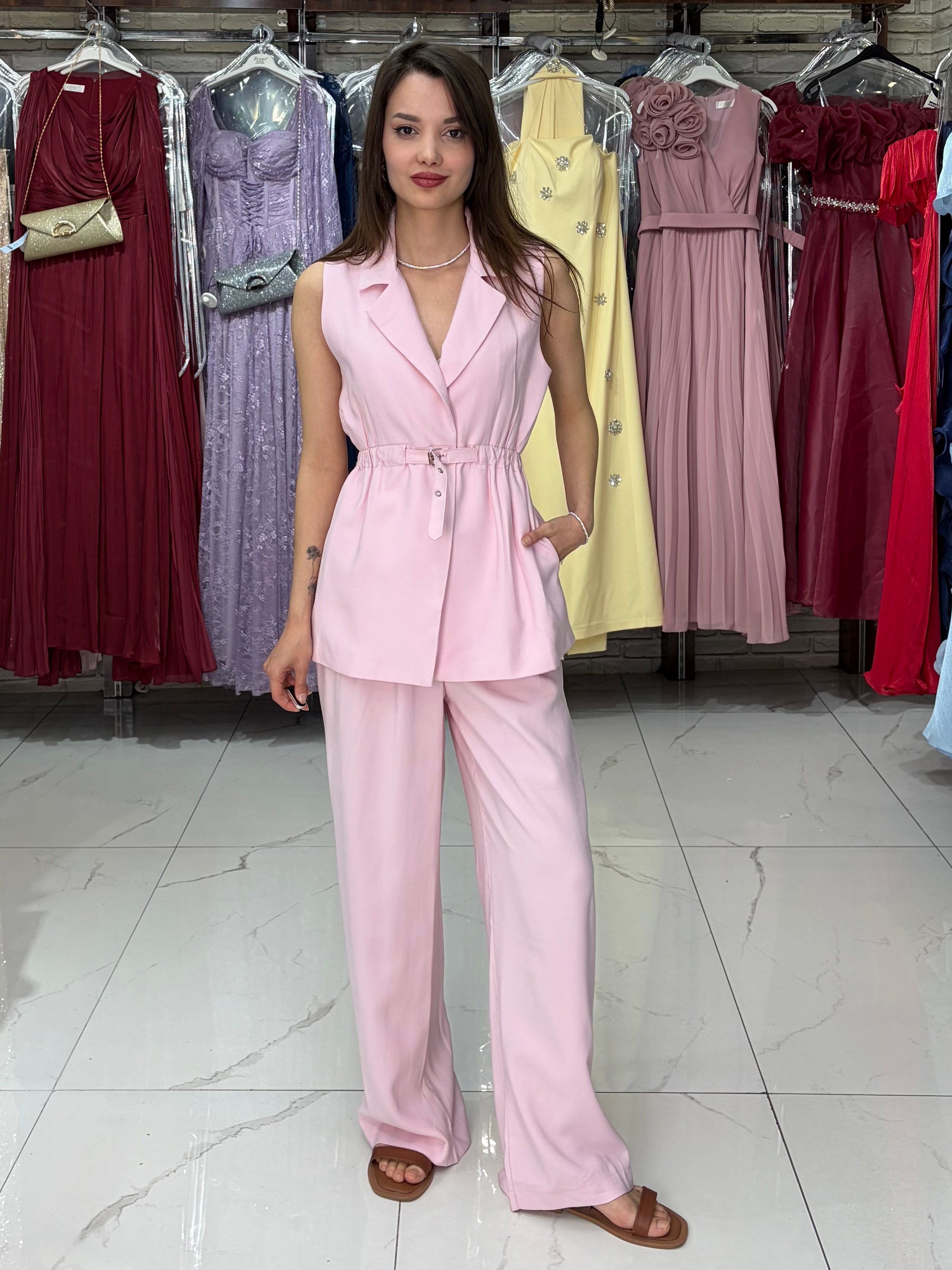 Pembe Toka Detay Yelekli Takım