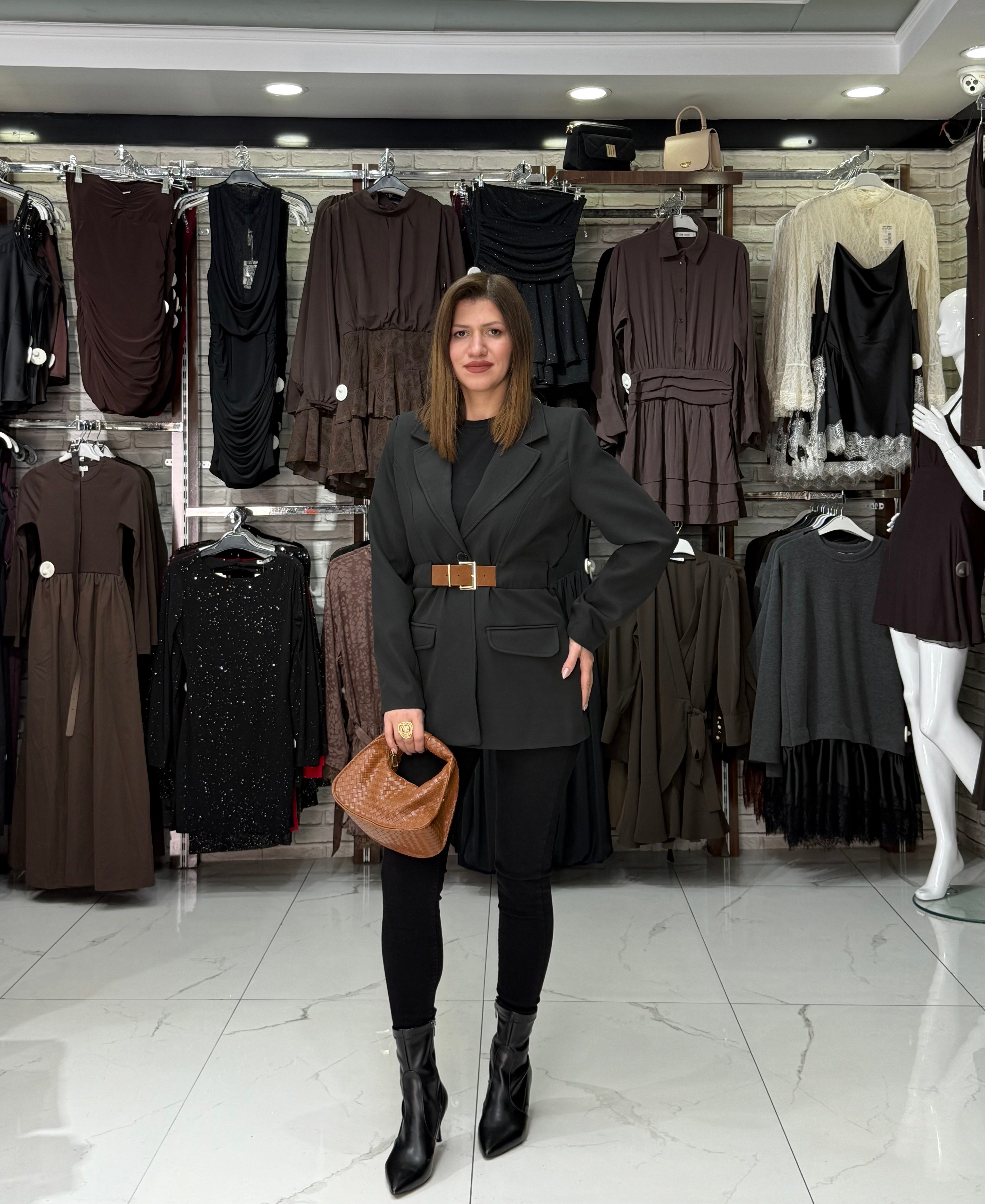 Siyah Kemer Detaylı Blazer Ceket