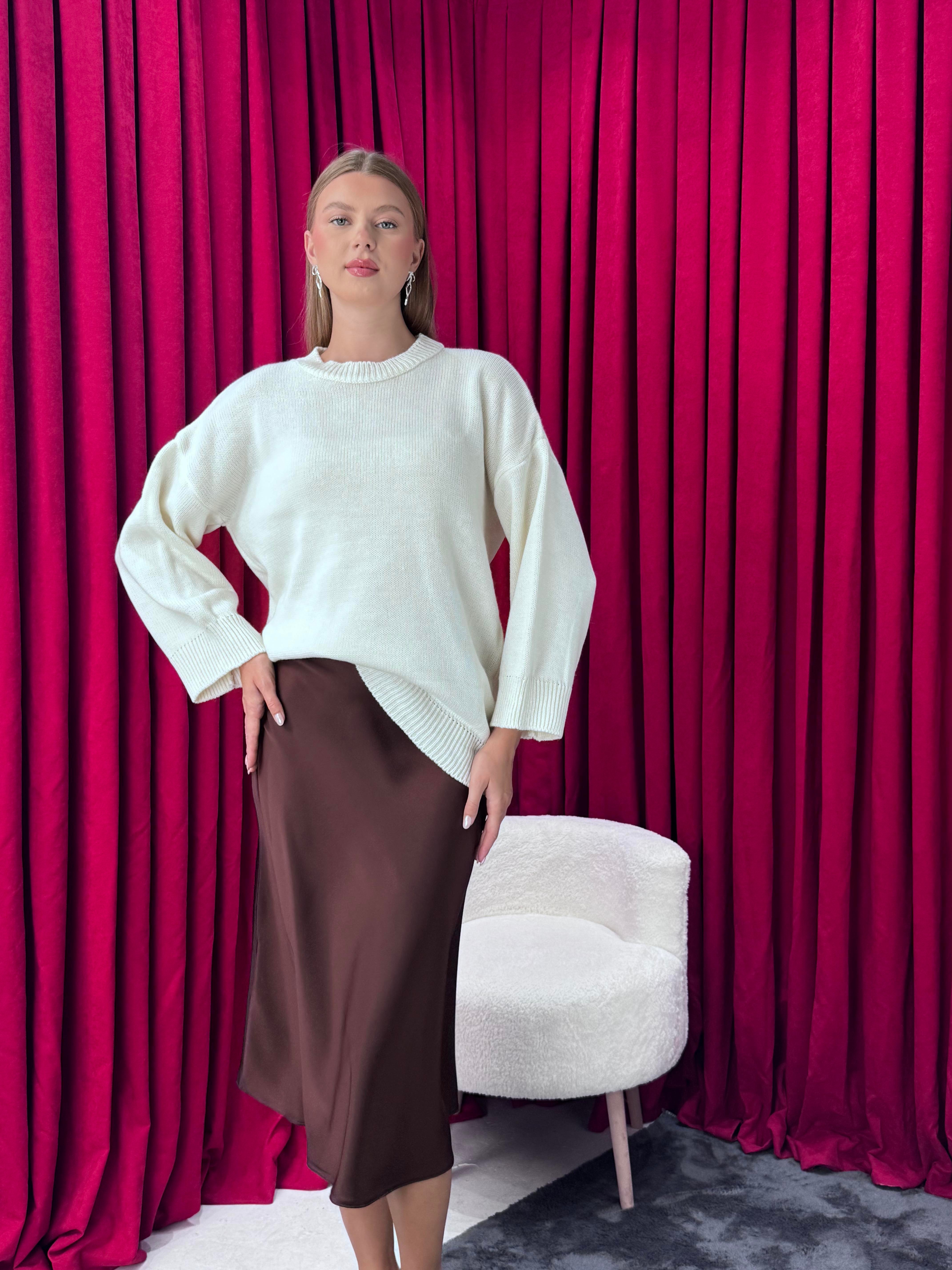 Kadın Oversize Salaş Triko Kazak – Bisiklet Yaka Rahat Kesim