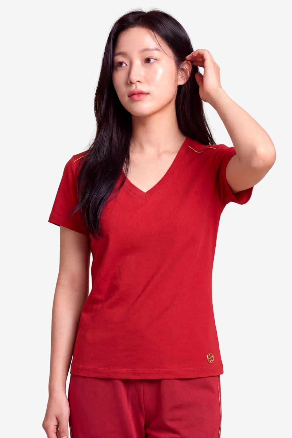 Kadın V Yaka Metal Logo Detaylı Regular Fit T-Shirt