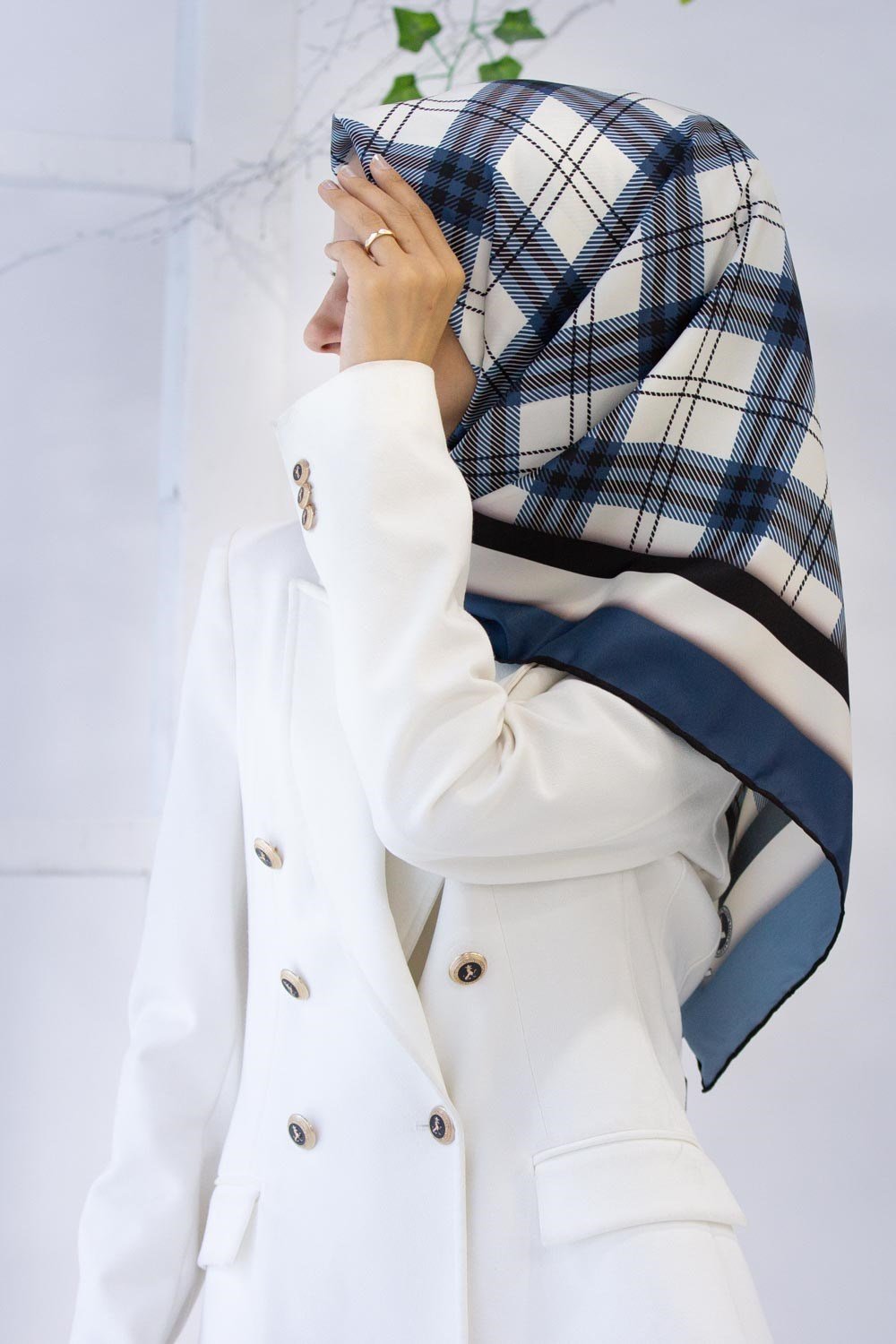 Twill Ekose Desenli İndigo Renkli 90x90 Eşarp (İpek İçermez) Kenar Dikiş Şekli El Dikişli