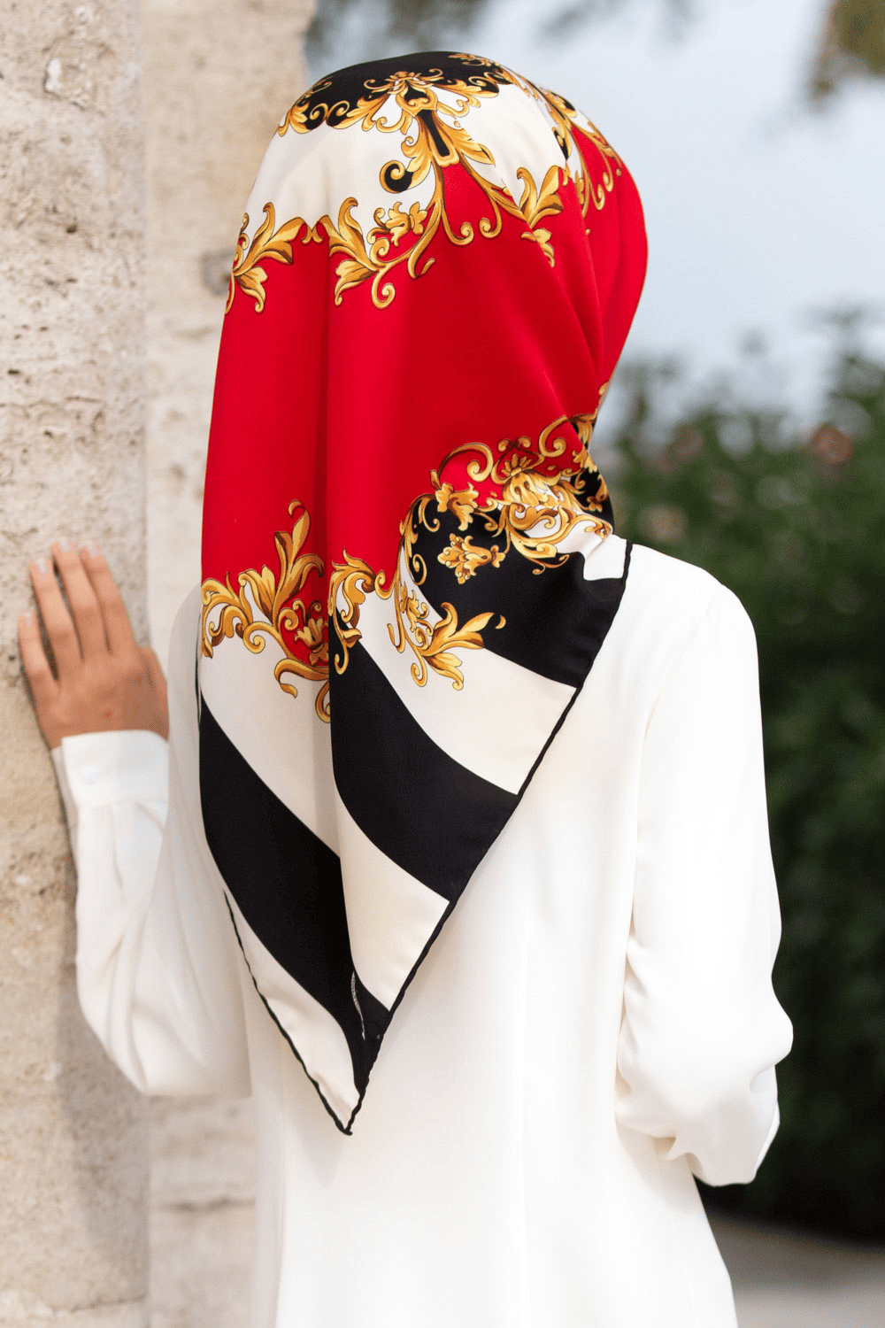 Twill Çizgili Barok Desenli Kırmızı - Siyah Renkli 90x90 Eşarp (İpek İçermez)