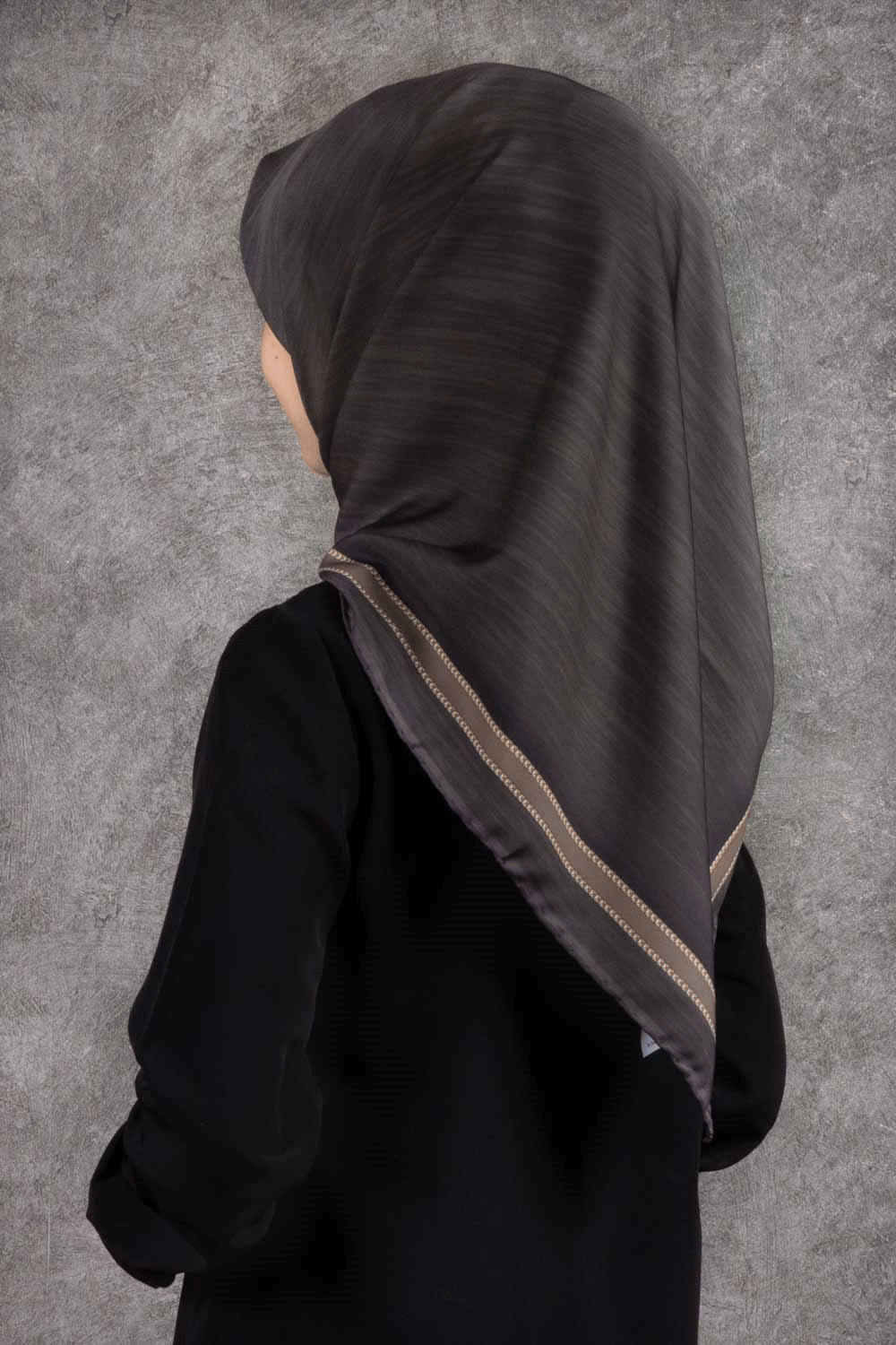 Twill Efektli Bordür Desenli Sütlü Kahve Renkli 90x90 Eşarp (İpek İçermez) Dikim Şekli : El Dikişi