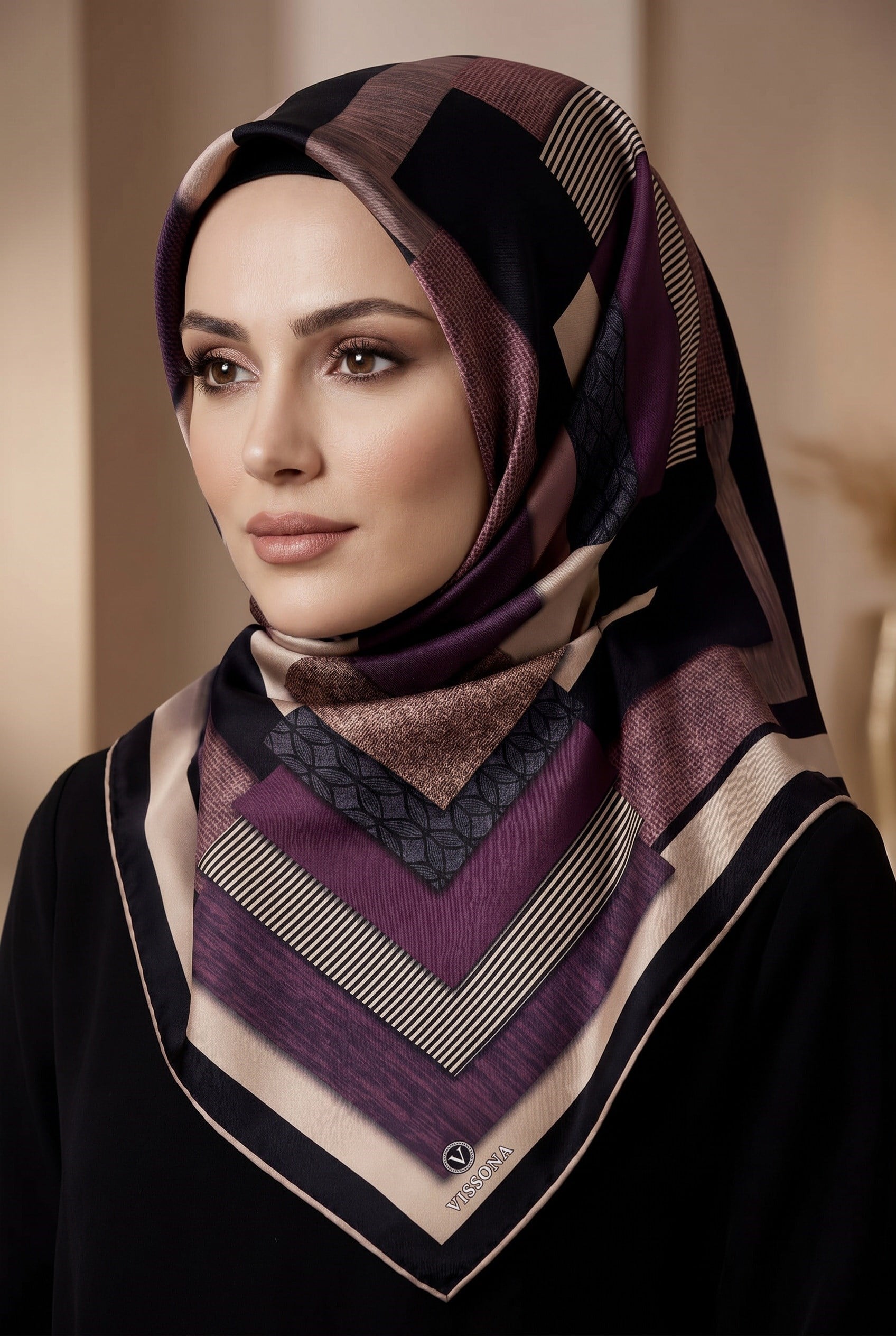 %100 Twill İpek Geometrik Desenli Mürdüm - Siyah Renkli 90x90 Eşarp Dikim Şekli : El Dikişi