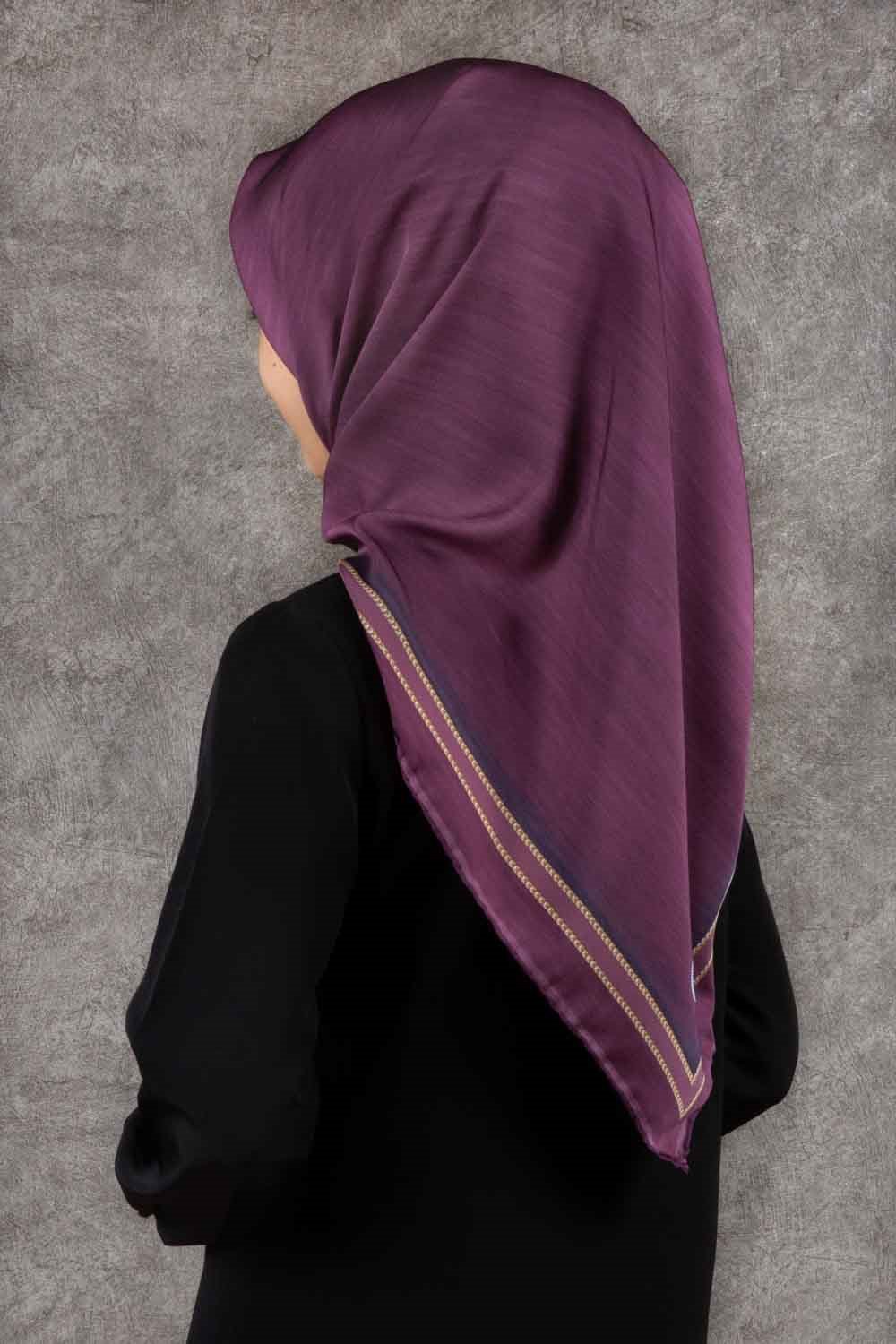 Twill Efektli Bordür Desenli Mürdüm Renkli 90x90 Eşarp (İpek İçermez) Dikim Şekli : El Dikişi