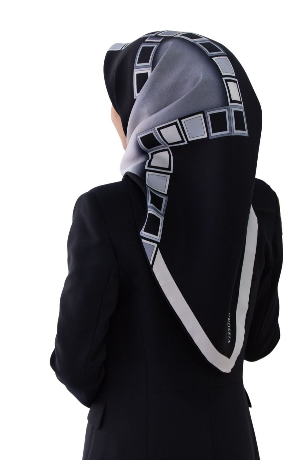 %100 Twill İpek Geometrik Desenli Siyah - Gri Renkli 90x90 Eşarp Dikim Şekli : El Dikişi