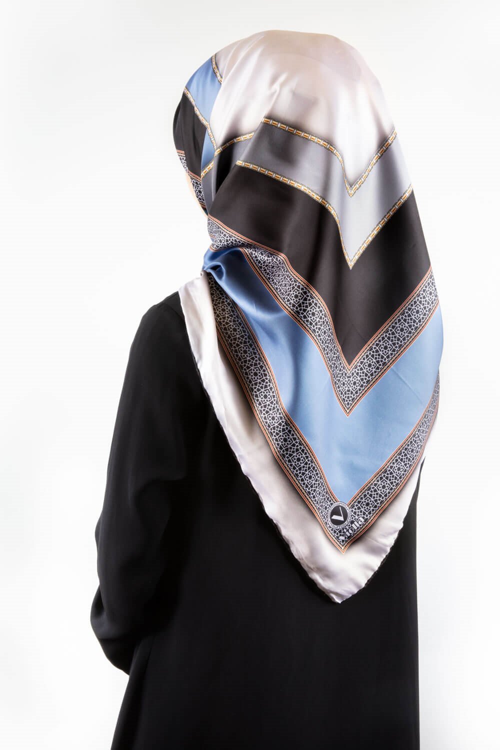 Twill Gold Detaylı ve Antik Motif Desenli Petrol Yeşili - İndigo Renkli 90x90 Eşarp (İpek İçermez) Kenar Dikiş Şekli El Dikişli
