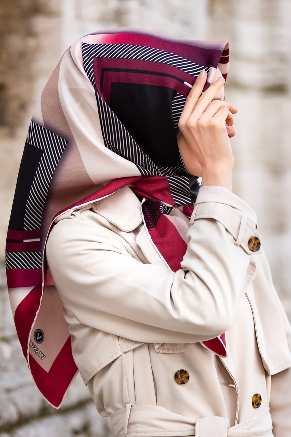 %100 Twill İpek Zebra Desenli Bej - Bordo Renkli 90x90 Eşarp Dikim Şekli : El Dikişi