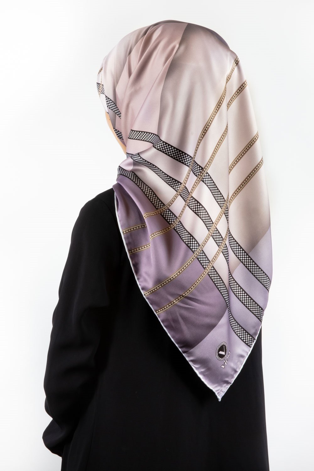 Twill Geometrik Desenli Bej Renkli 90x90 Eşarp (İpek İçermez) Kenar Dikiş Şekli El Dikişli