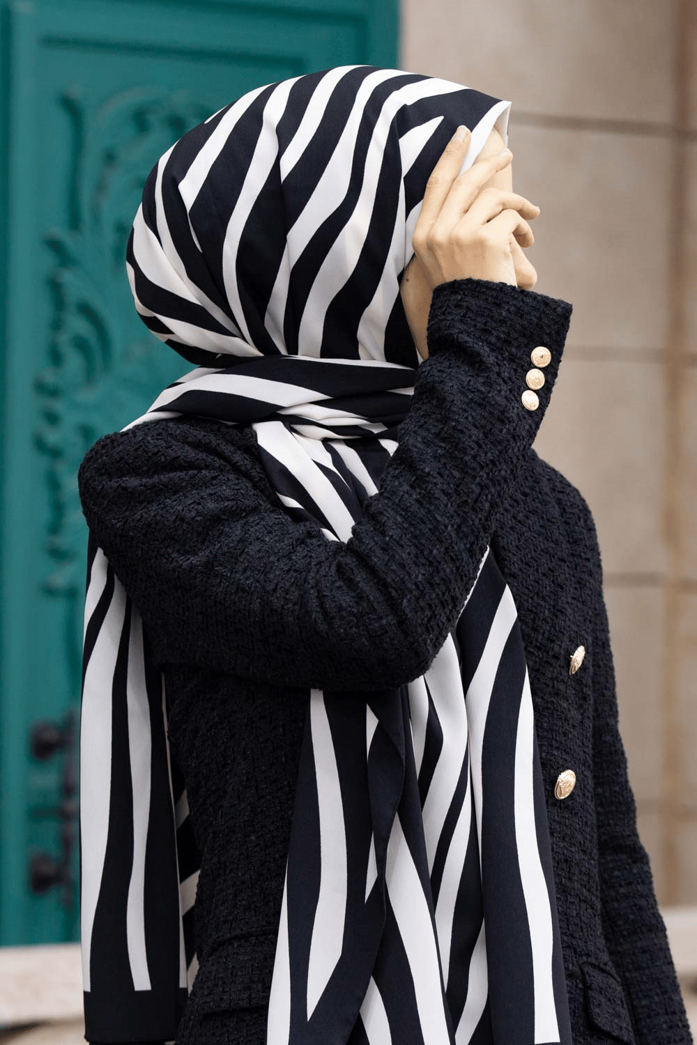 LÜKS MEDİNE İPEĞİ ZEBRA DESENLİ SİYAH - BEYAZ RENKLİ 75X195 KIRIŞMAZ ŞAL MOSS KREP DİKİŞ TİPİ İTALYAN DİKİŞLİ