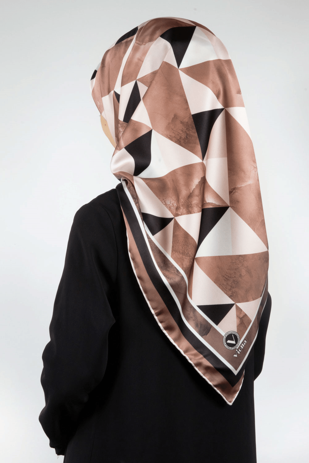 Twill Geometrik Desenli Vizon Renkli 90x90 Eşarp (İpek İçermez) Kenar Dikiş Şekli El Dikişli