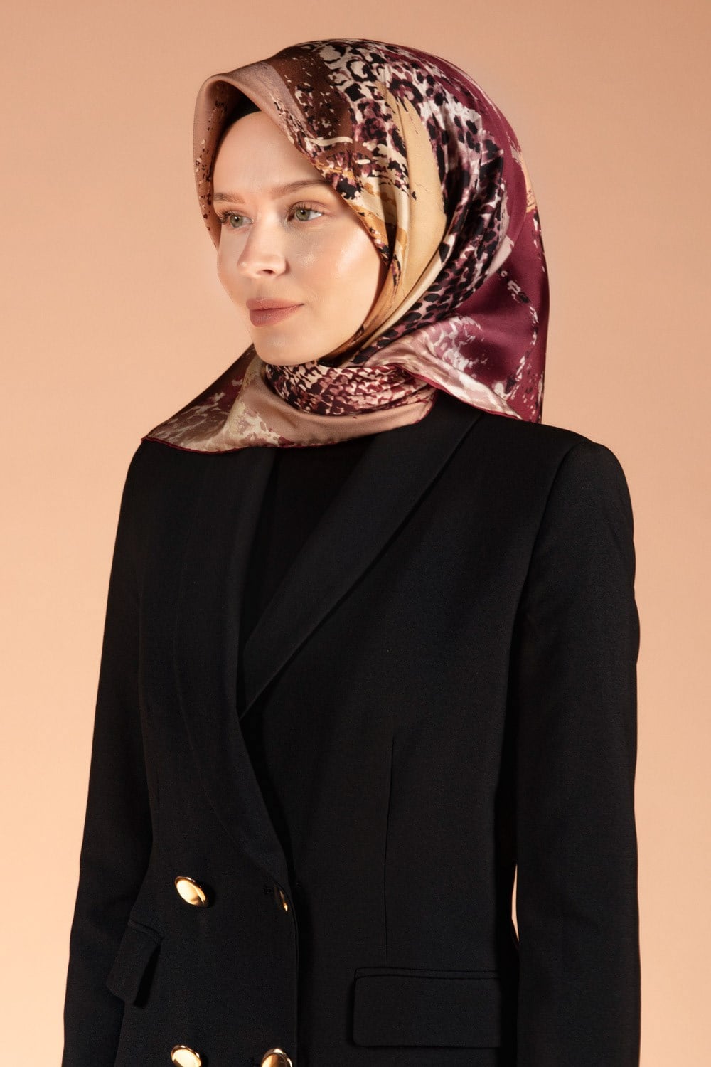 %100 Twill İpek Leopar ve Fırça Desenli Bordo Renkli 90x90 Eşarp Dikim Şekli : El Dikişi