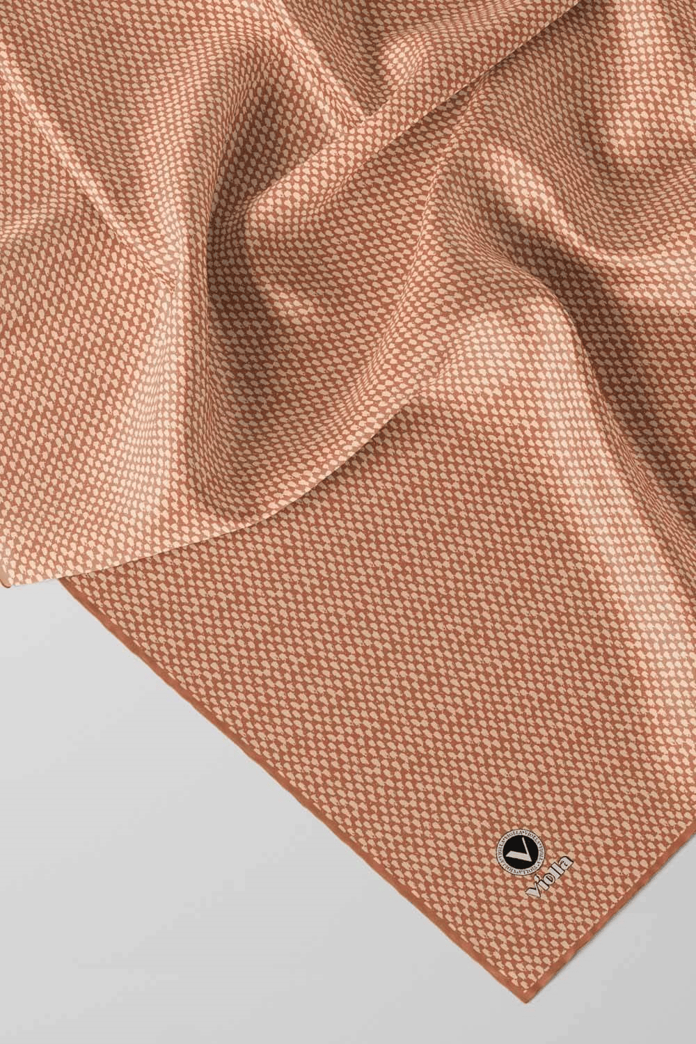 Twill Dokulu Düz Renk Desenli Somon Renkli 90x90 Eşarp (İpek İçermez) Kenar Dikiş Şekli El Dikişli