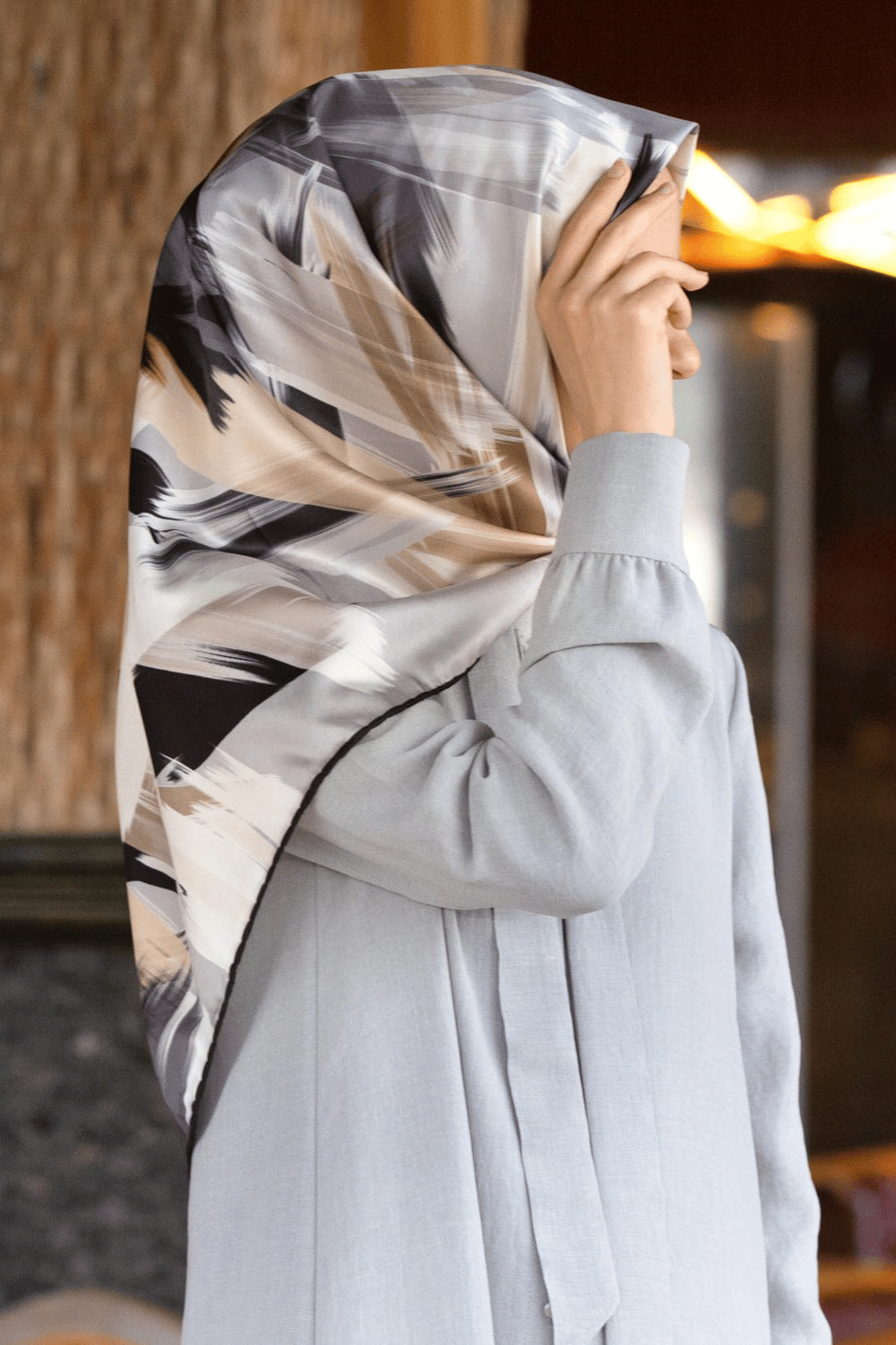 Twill Fırça Desenli Gri Renkli 90x90 Eşarp (İpek İçermez) Kenar Dikiş Şekli El Dikişli