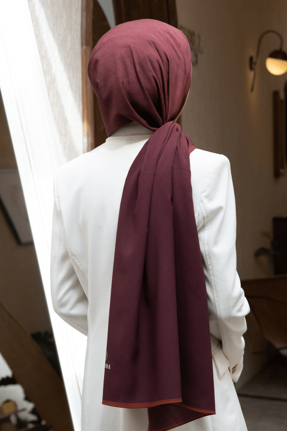 LÜKS MEDİNE İPEĞİ DEGRADELİ MONOGRAM DESENLİ BORDO RENKLİ 75X195 KIRIŞMAZ ŞAL MOSS KREP DİKİŞ TİPİ İTALYAN DİKİŞLİ