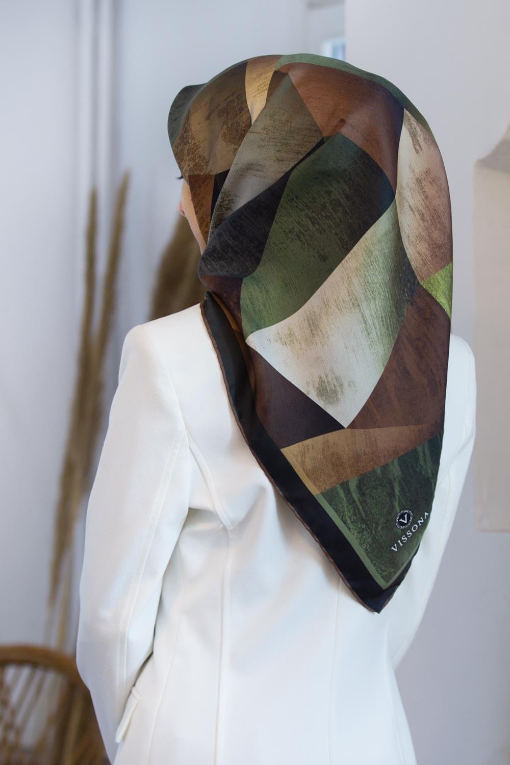 %100 Twill İpek Geometrik Desenli Haki - Sütlü Kahve Renkli 90x90 Eşarp Dikim Şekli : El Dikişi