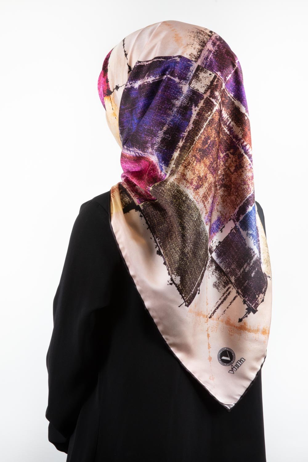 Twill Yamalı Ve Geometrik Desenli Lila Renkli 90x90 Eşarp (İpek İçermez) Dikim Şekli : El Dikişi