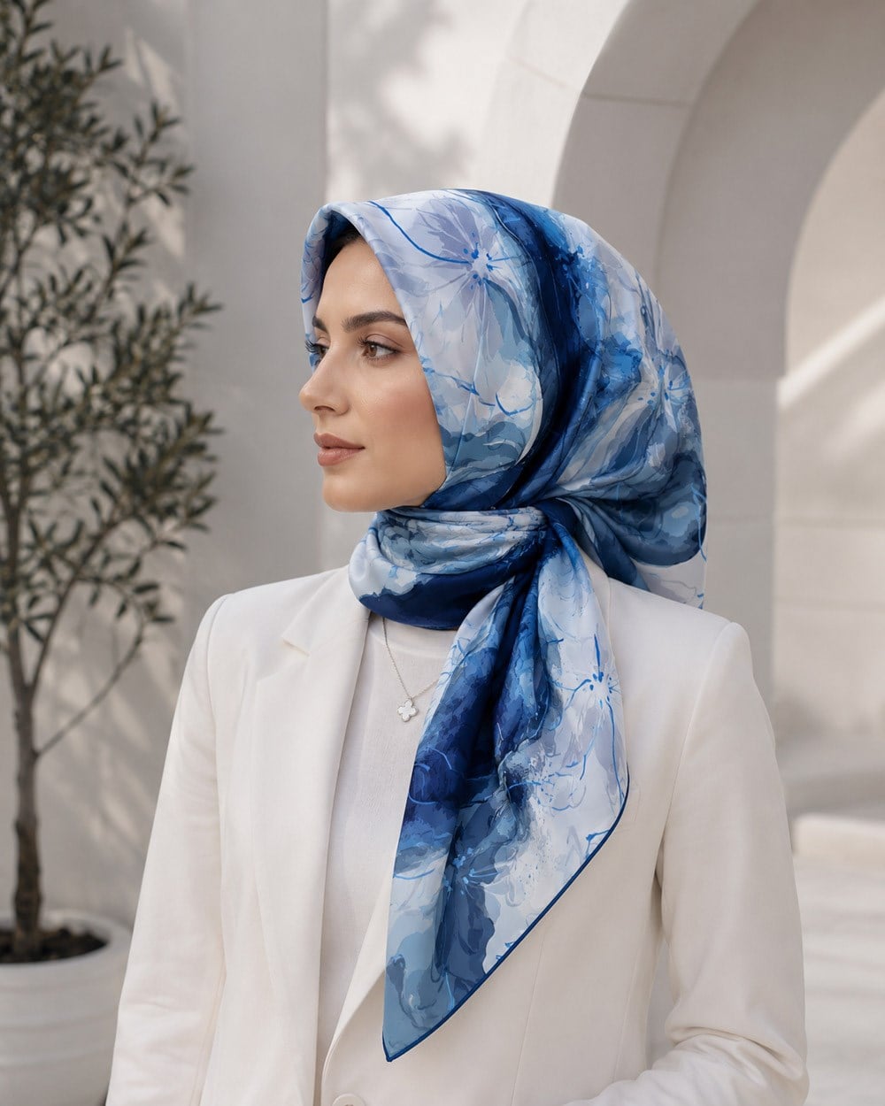 %100 Twill İpek Çiçekli Sulu Boya Dalga Desenli Gri - İndigo Renkli 90x90 Eşarp Dikim Şekli : El Dikişi