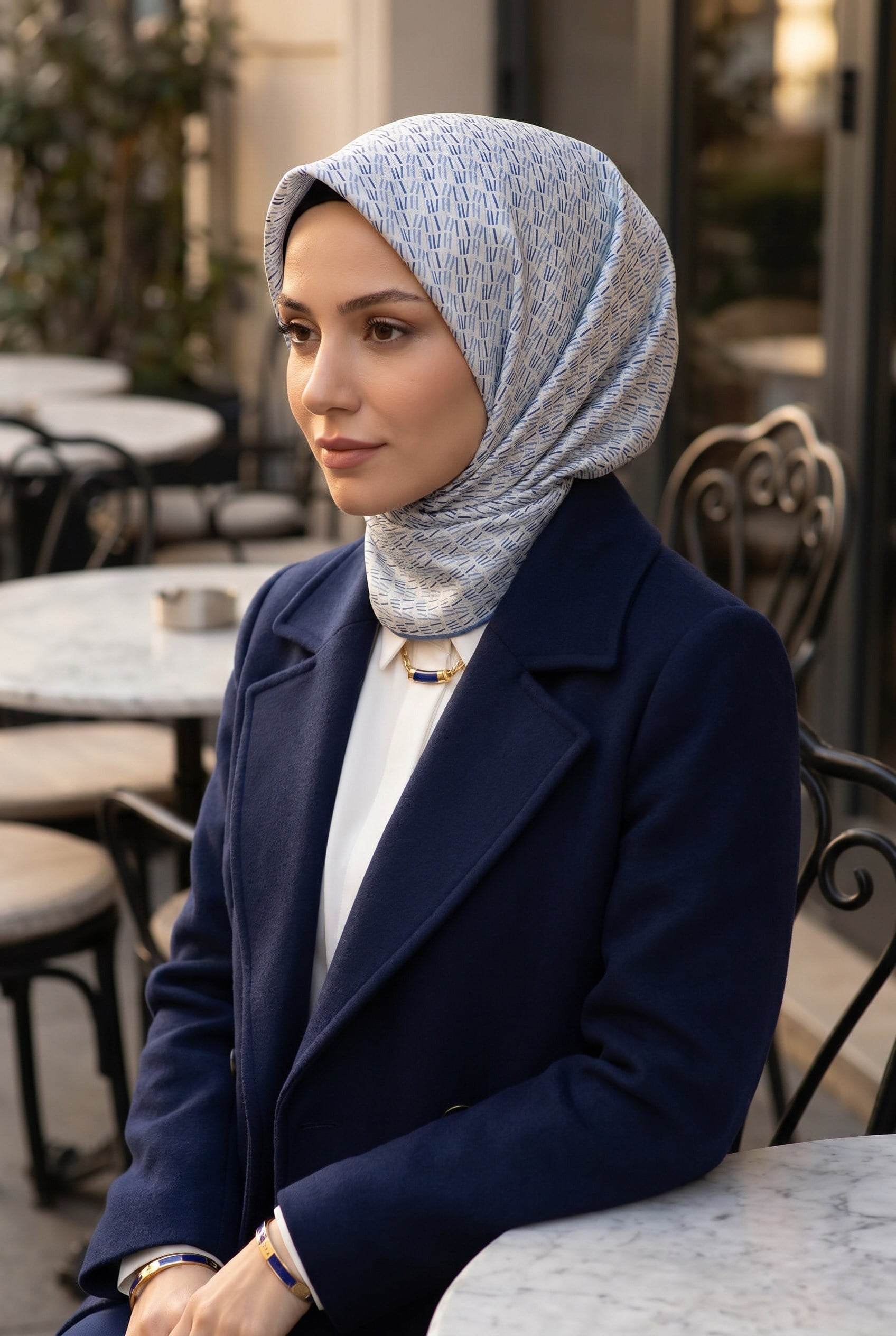 %100 Twill İpek Çizgi Desenli İndigo - Gri Renkli 90x90 Eşarp Dikim Şekli : El Dikişi