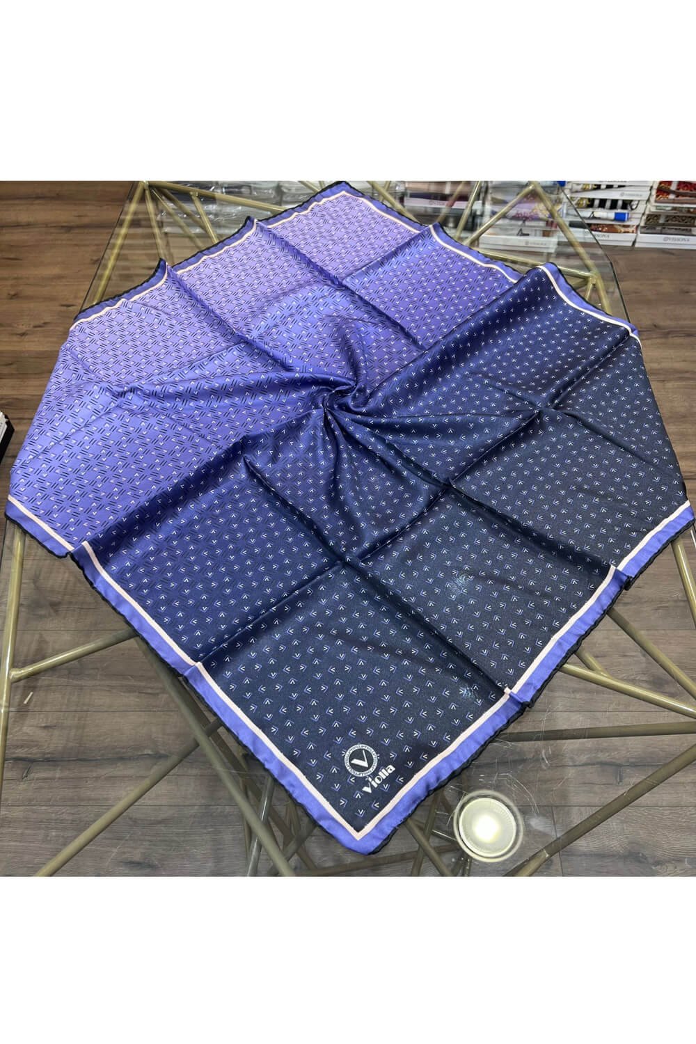 Kristal Minik Motifli Ve Degrade Desenli Bebe Mavisi Renkli 90x90 Eşarp (İpek İçermez) Kenar Dikiş Şekli El Dikişli